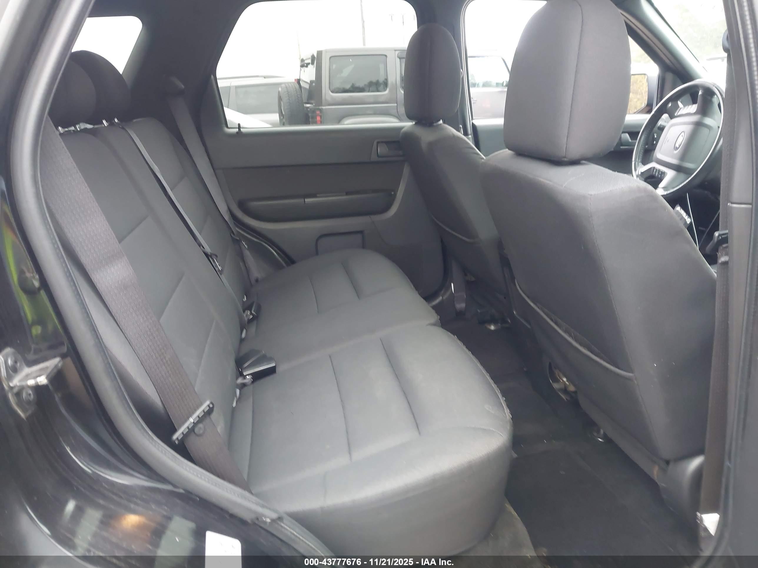 FORD ESCAPE image 8