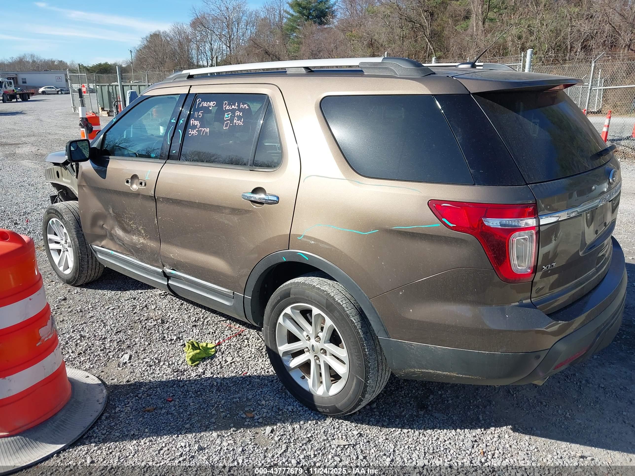 FORD EXPLORER image 3