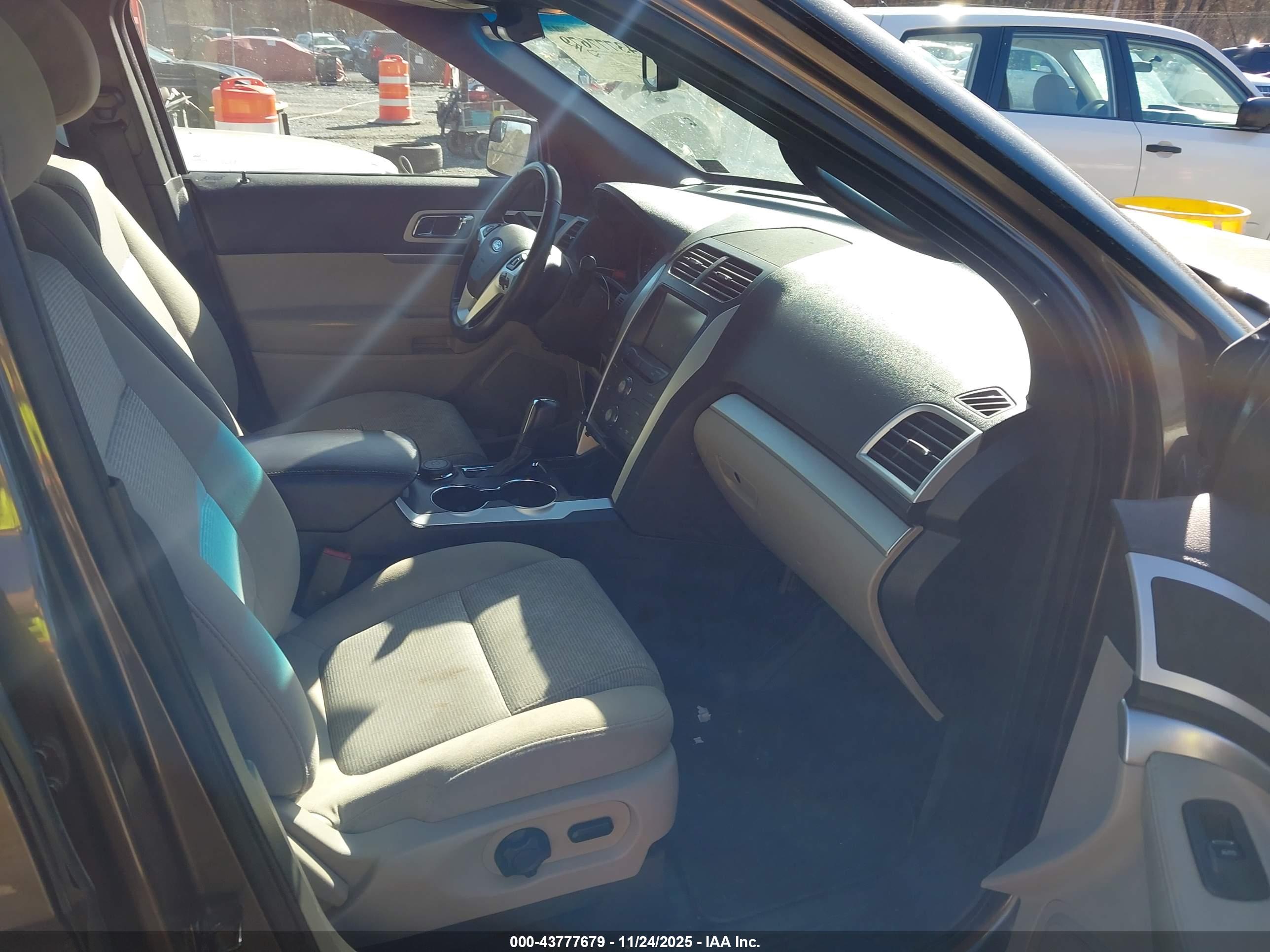 FORD EXPLORER image 5