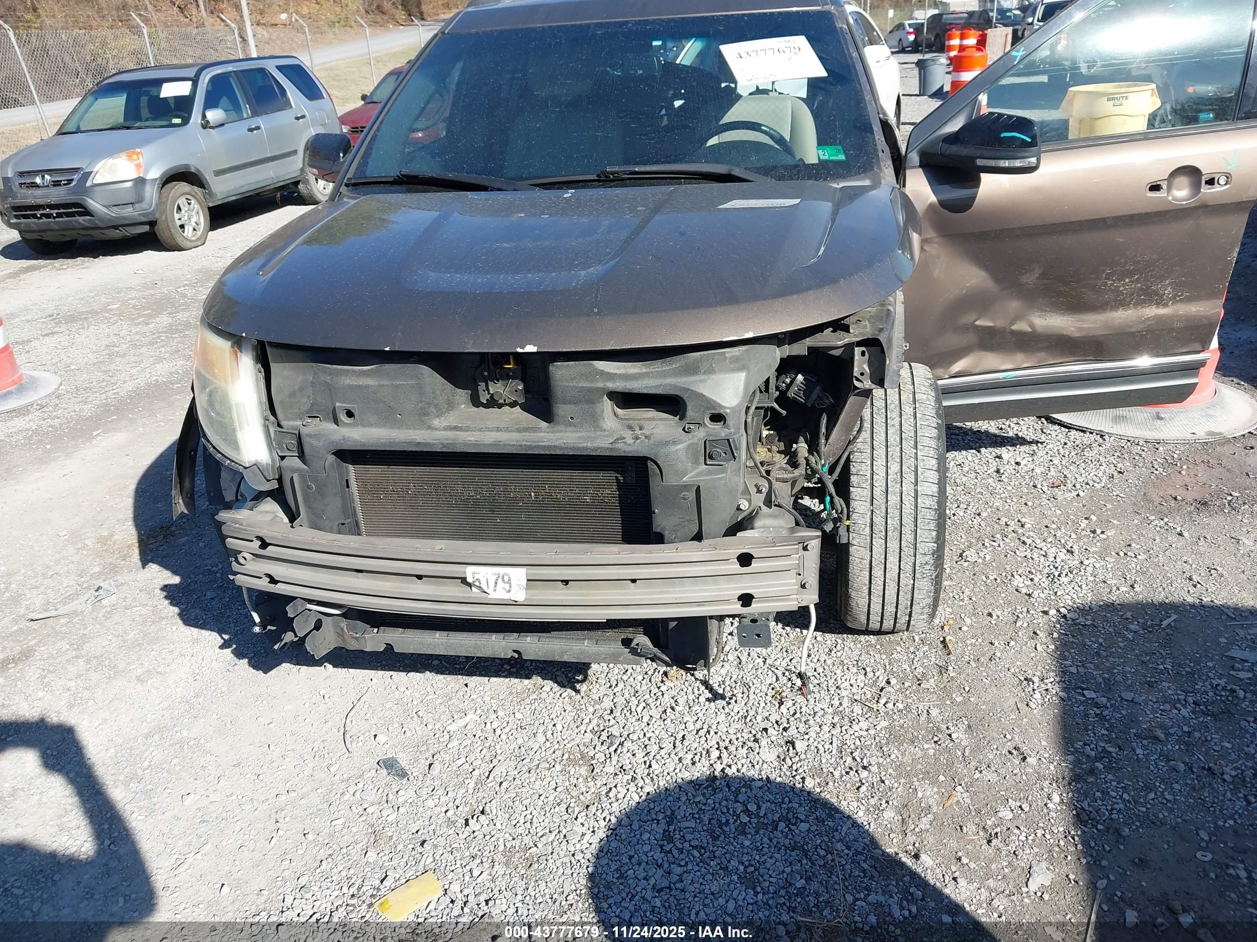 FORD EXPLORER image 6