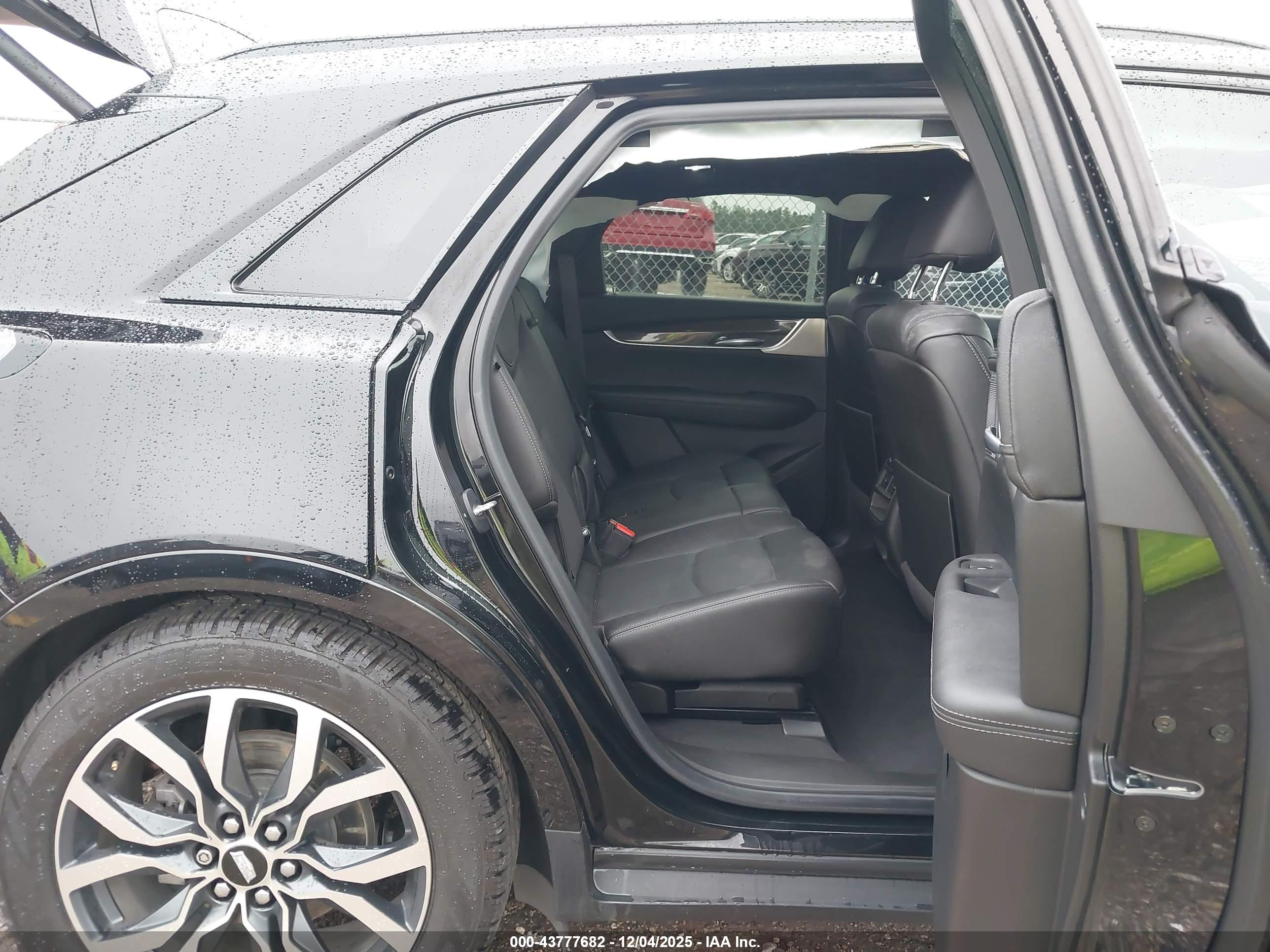 CADILLAC XT5 image 8