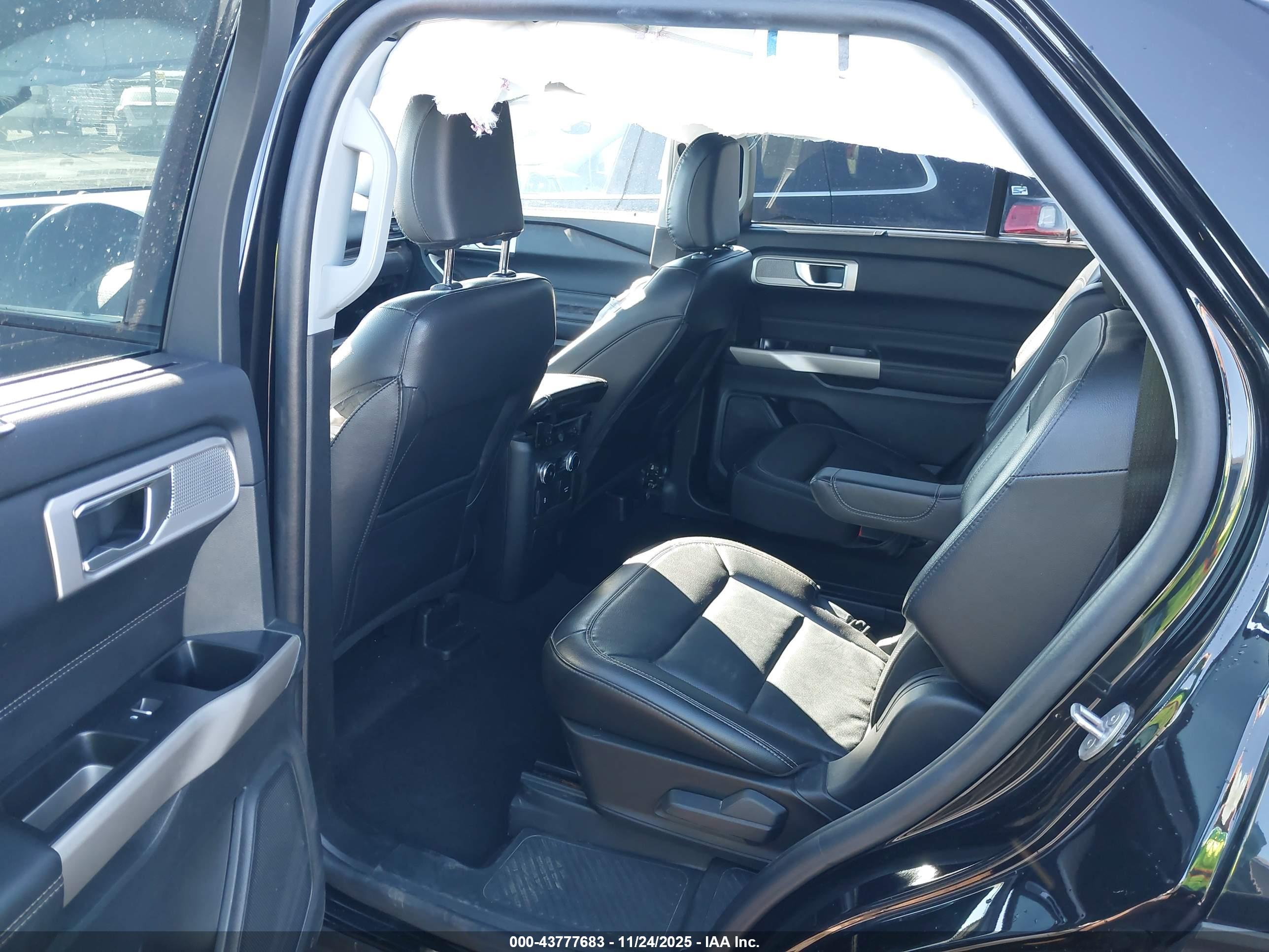 FORD EXPLORER image 8