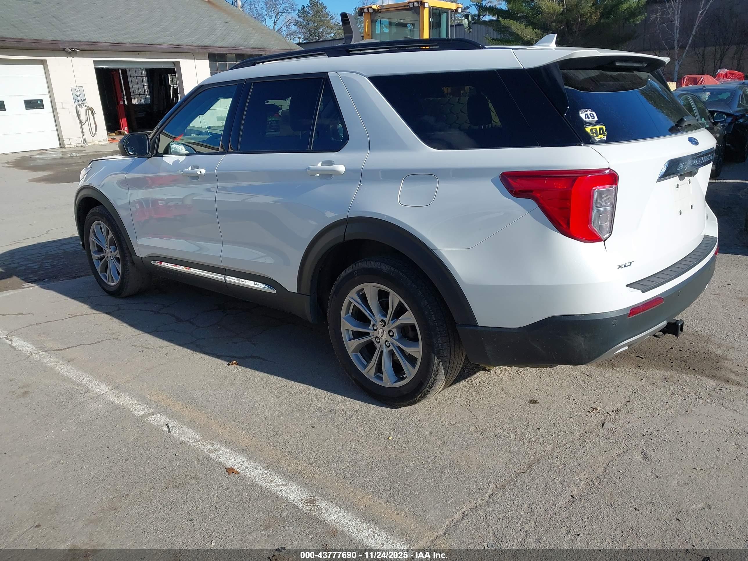 FORD EXPLORER image 3