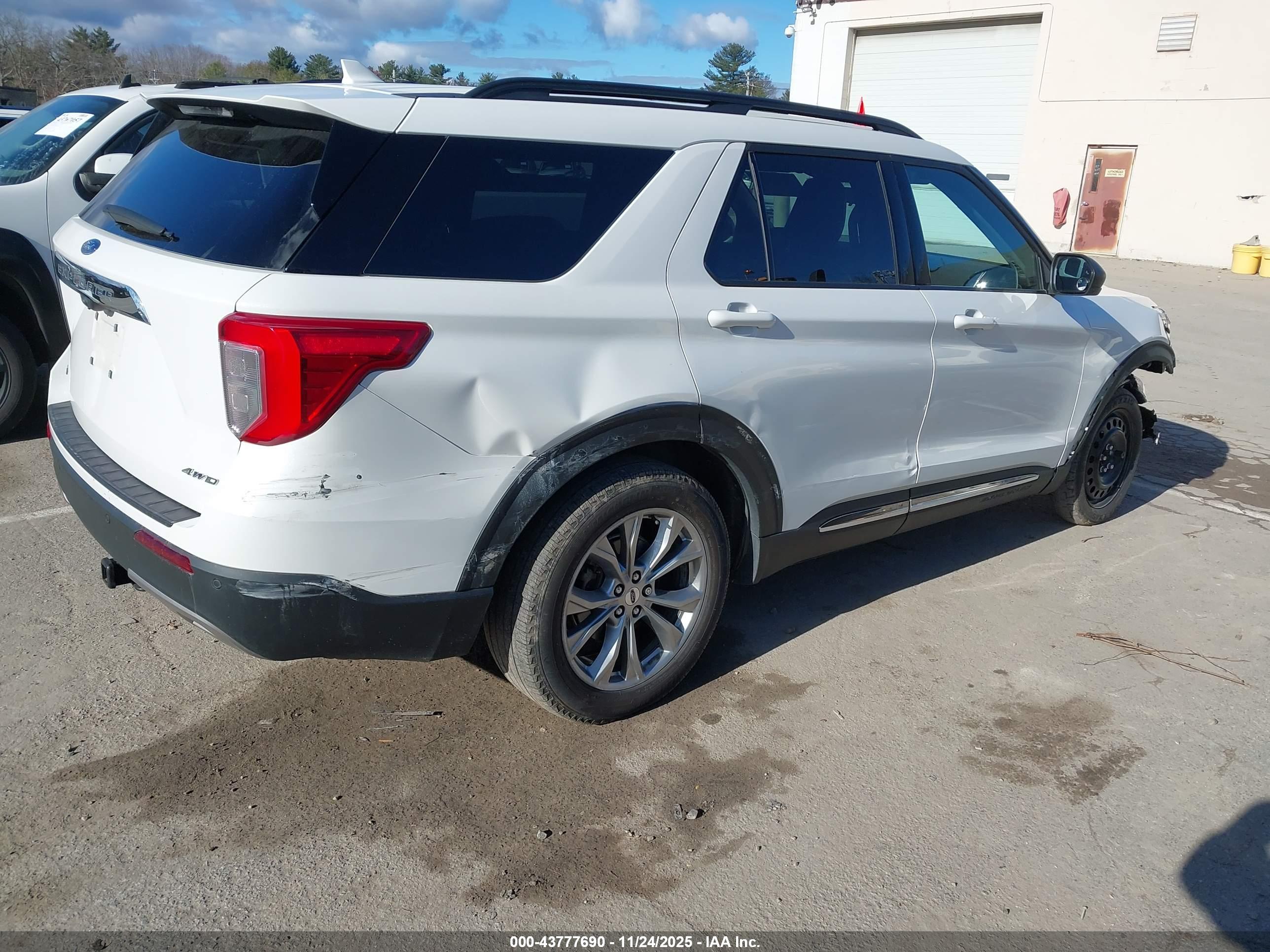 FORD EXPLORER image 4