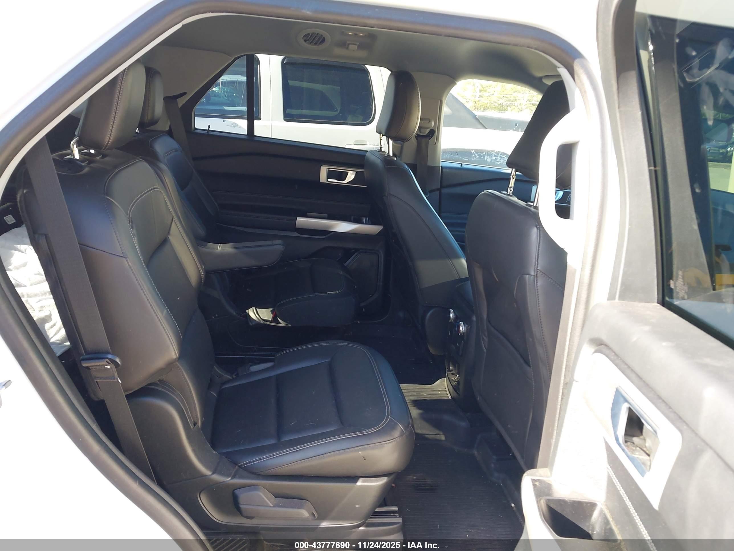 FORD EXPLORER image 8