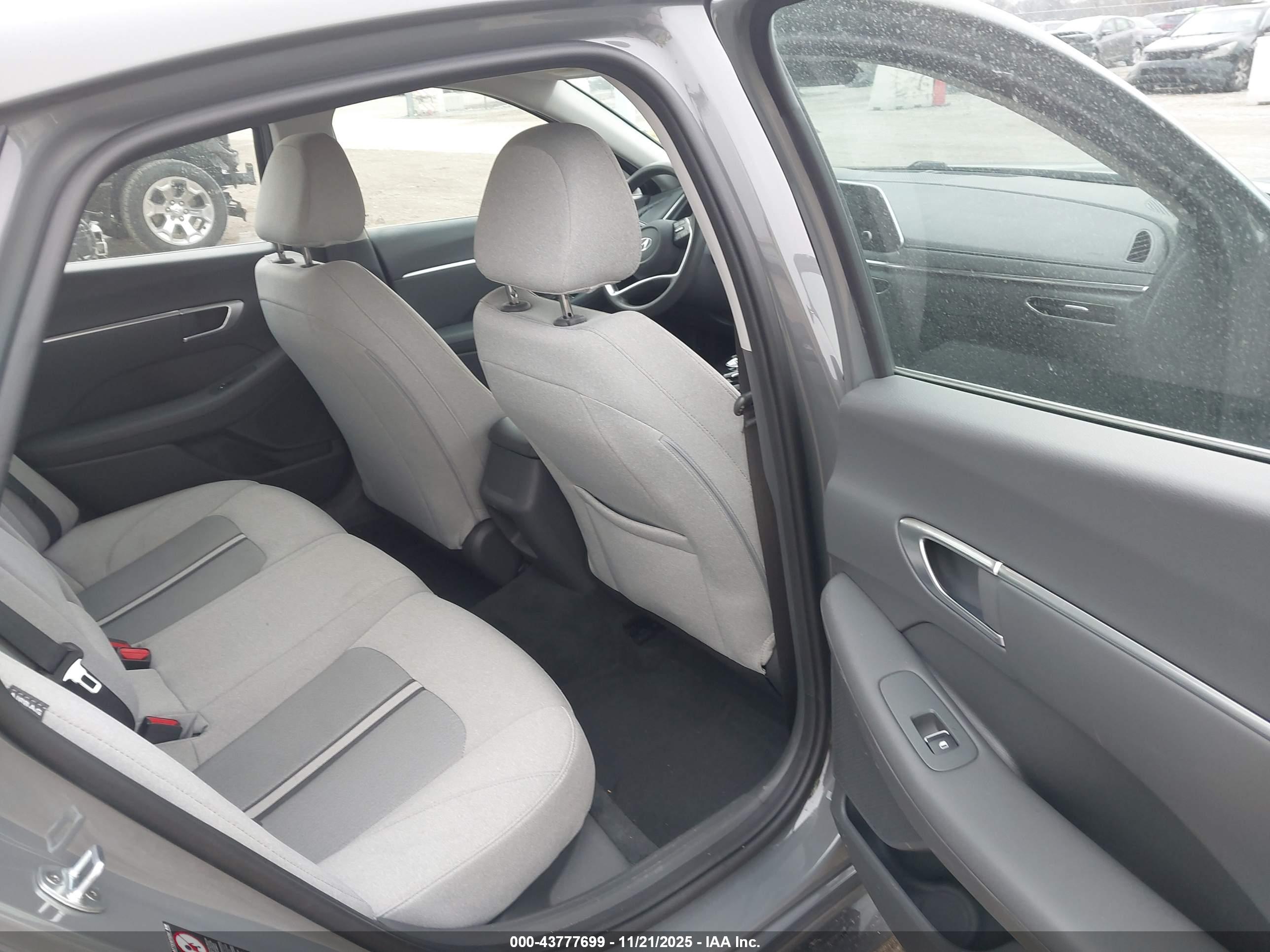 HYUNDAI SONATA image 8