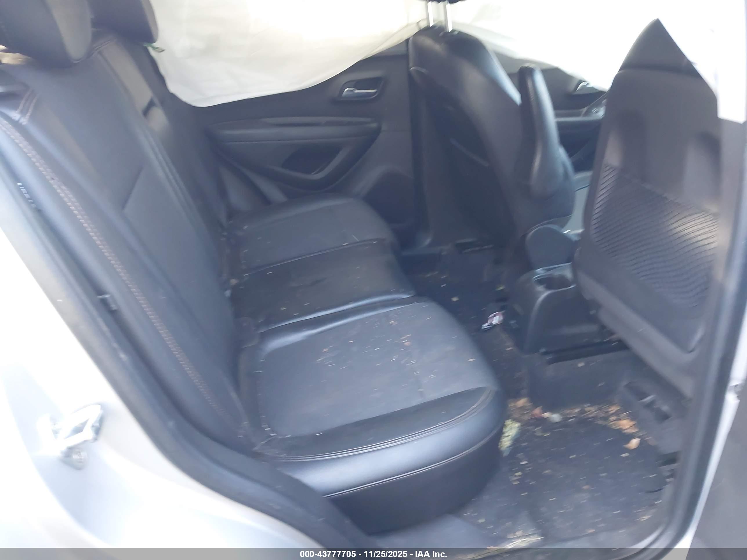 CHEVROLET TRAX image 8