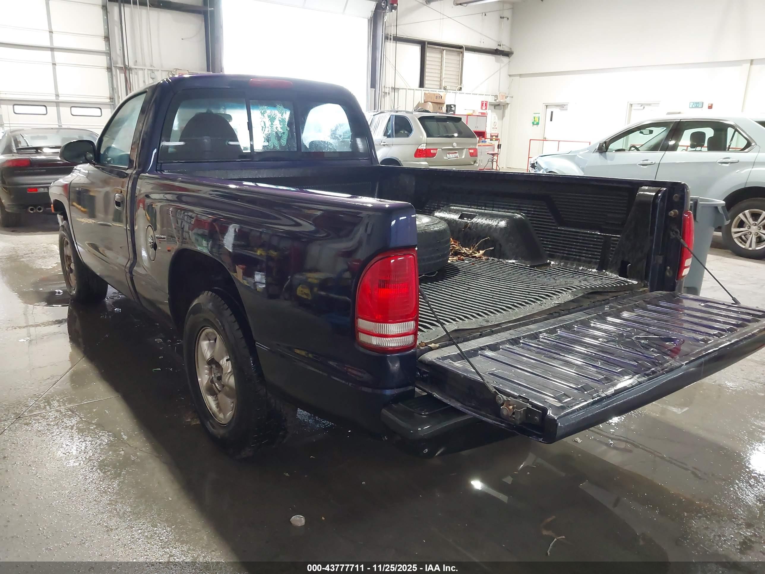 DODGE DAKOTA image 3