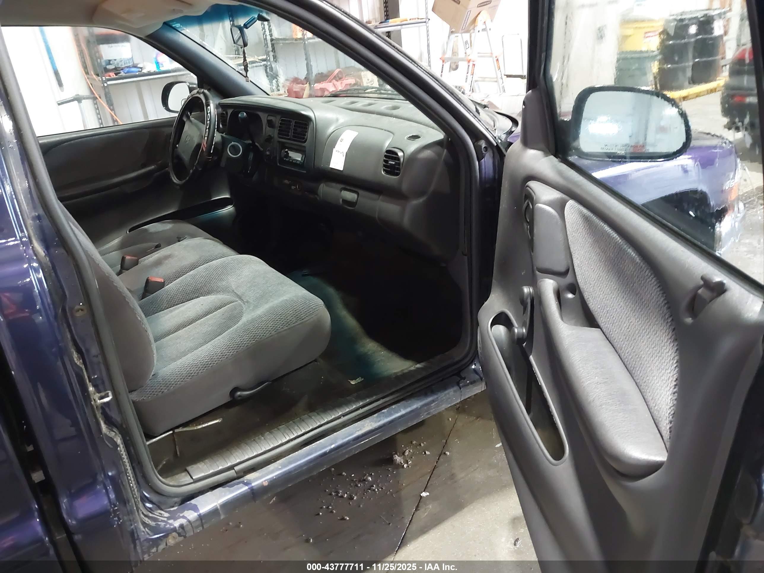 DODGE DAKOTA image 5