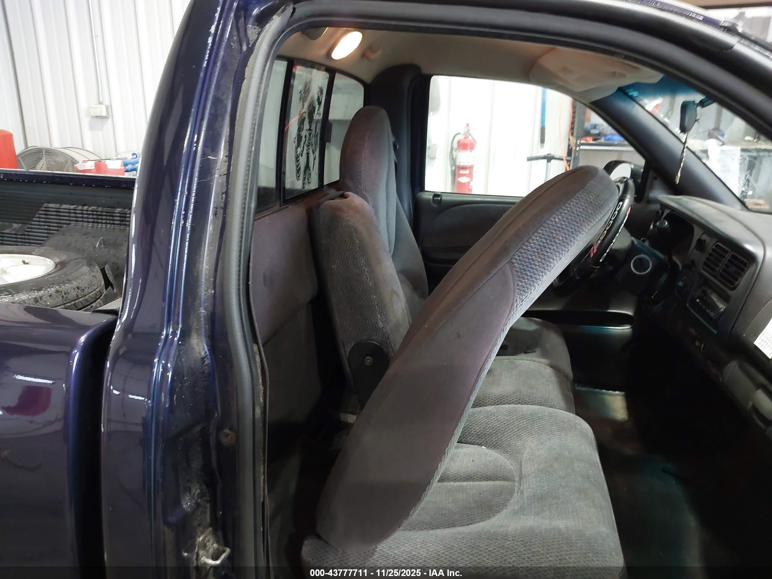DODGE DAKOTA image 8