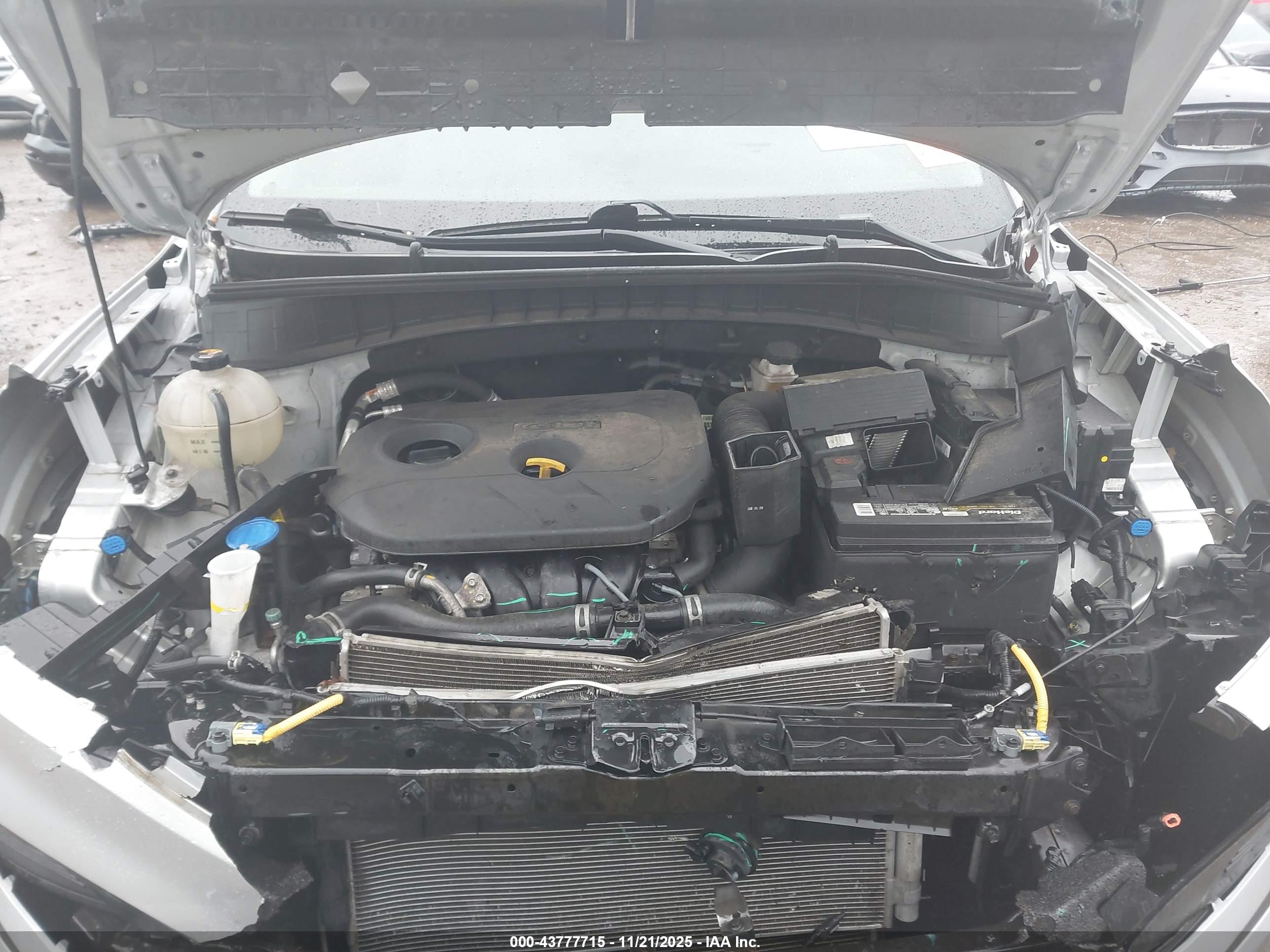 HYUNDAI TUCSON image 10