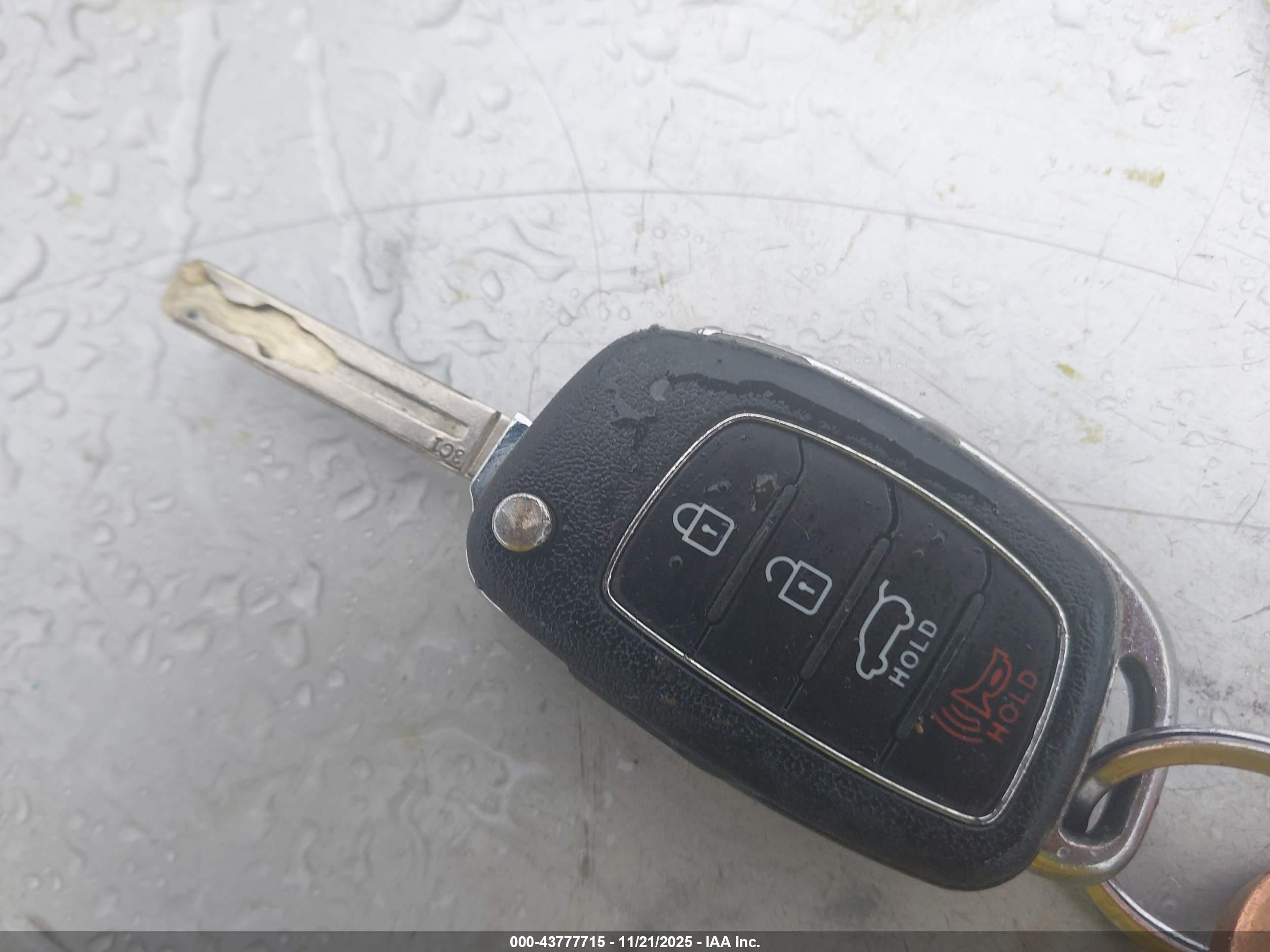 HYUNDAI TUCSON image 11