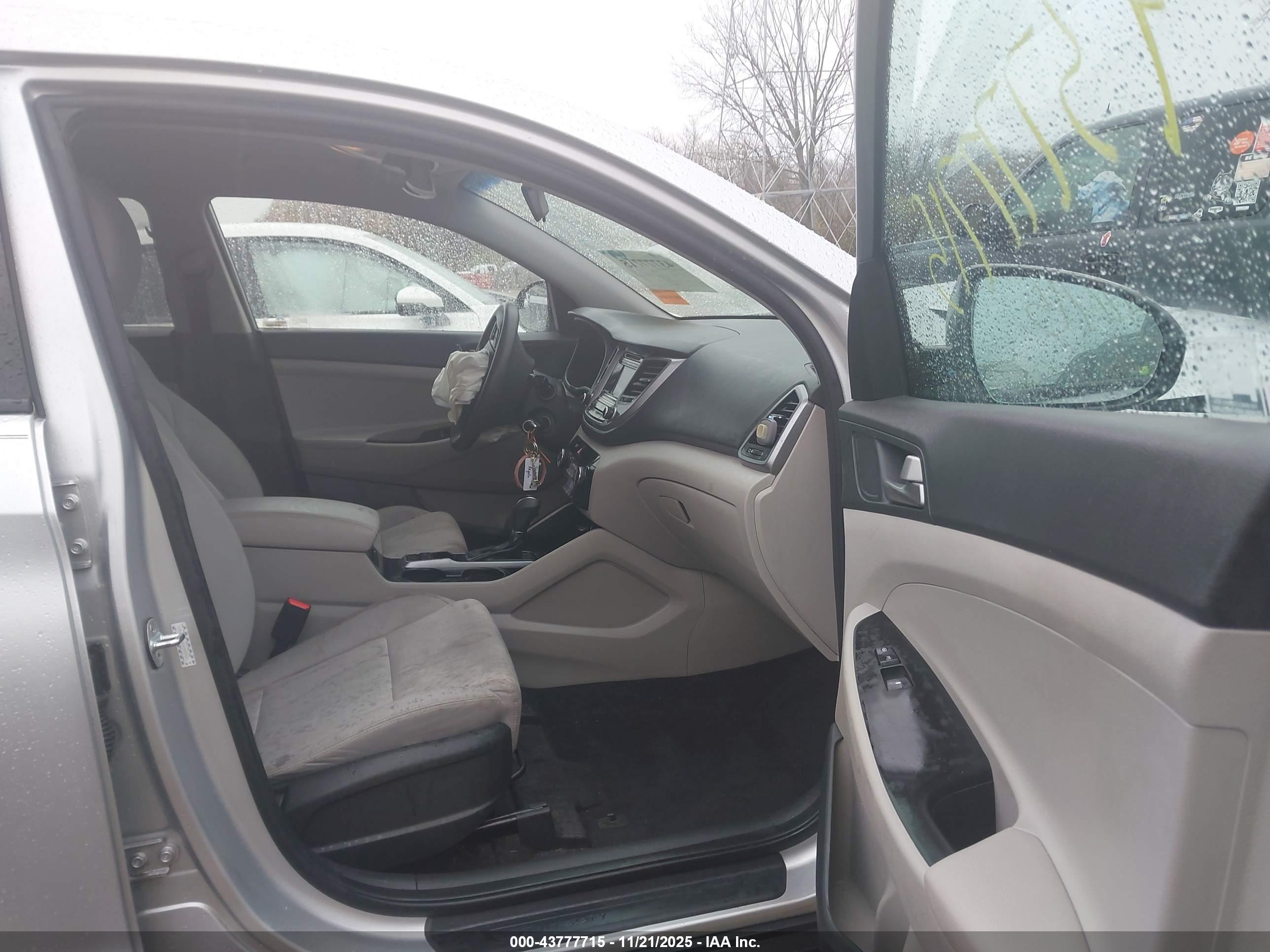 HYUNDAI TUCSON image 5