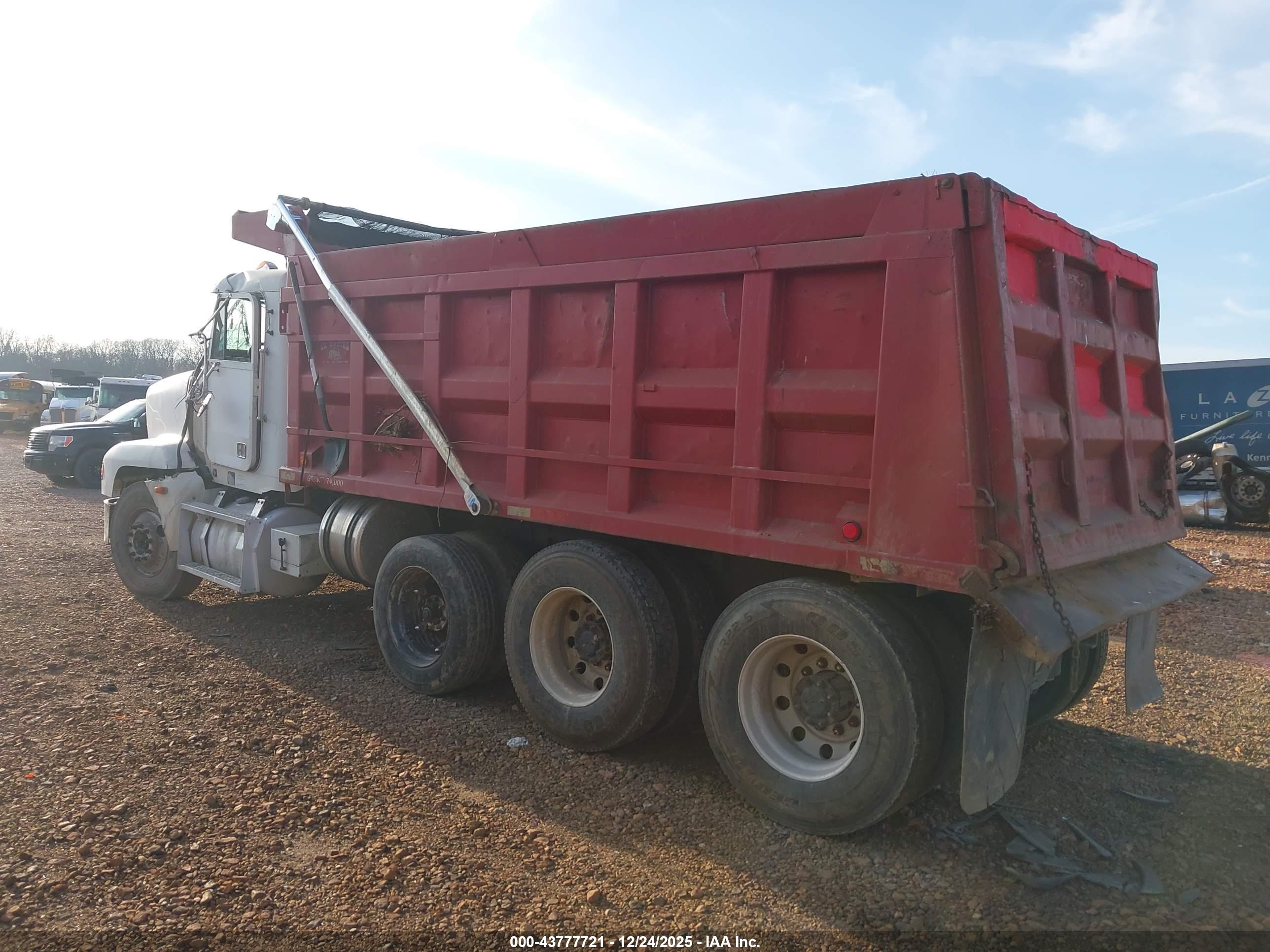 FREIGHTLINER CONVENTIONAL image 3