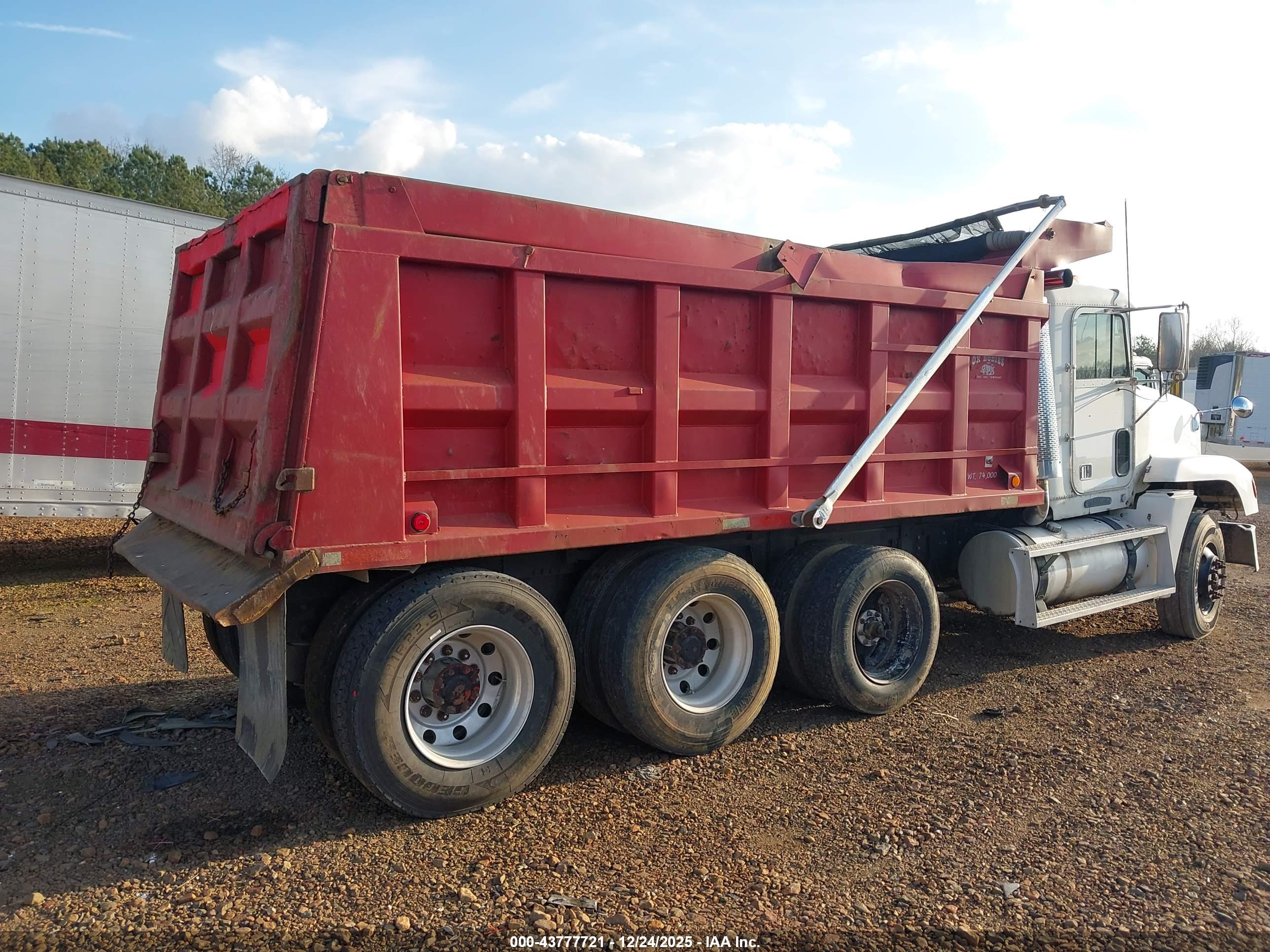FREIGHTLINER CONVENTIONAL image 4
