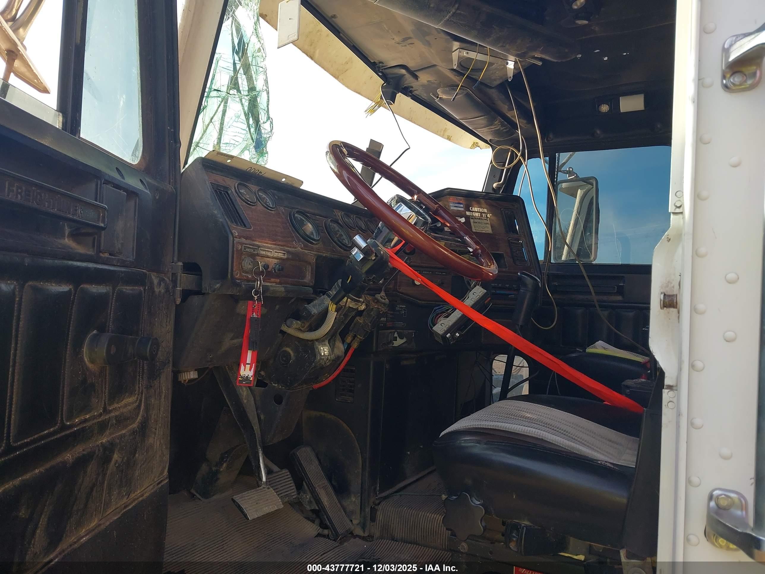 FREIGHTLINER CONVENTIONAL image 5