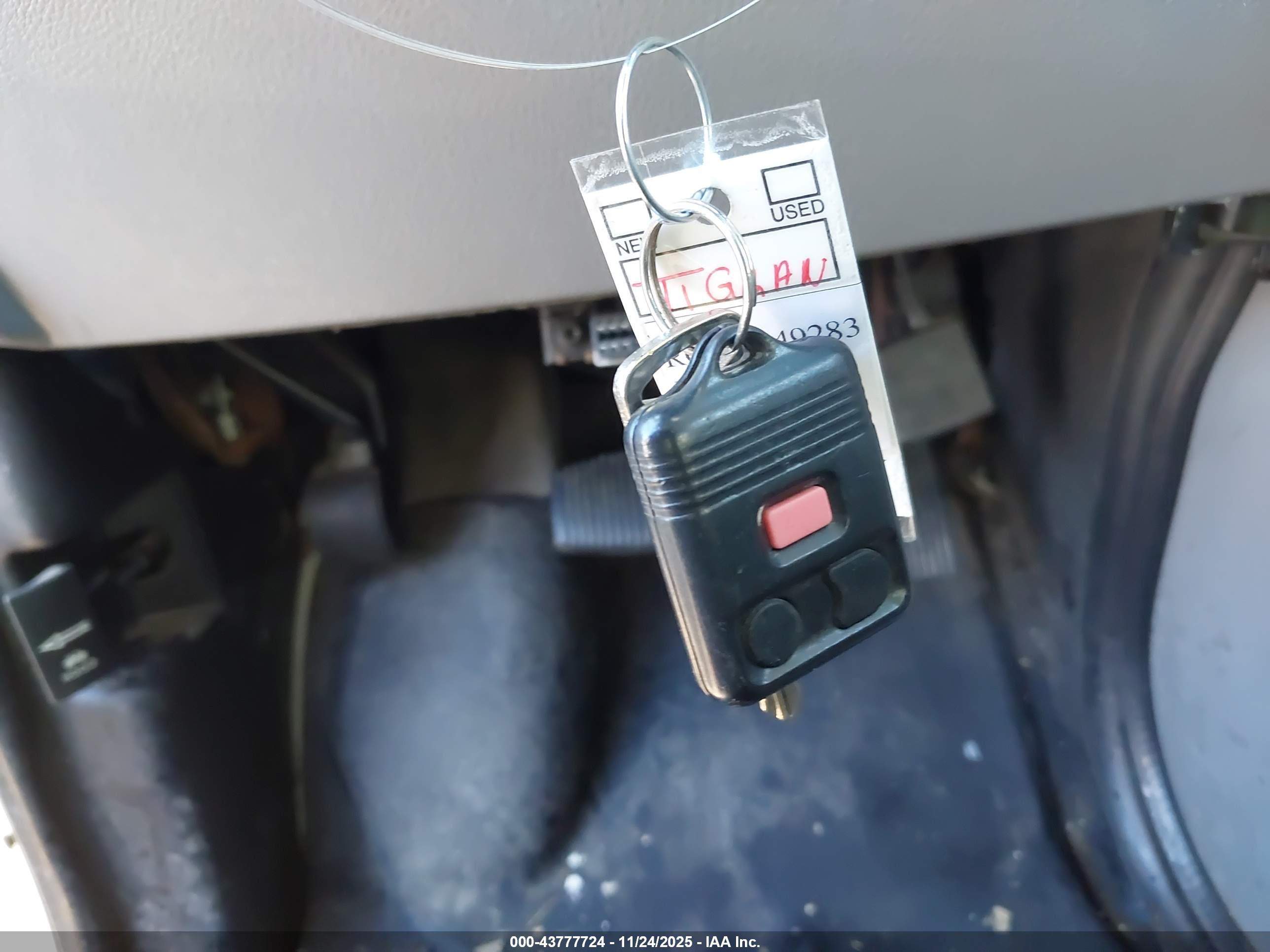 FORD E-150 image 11