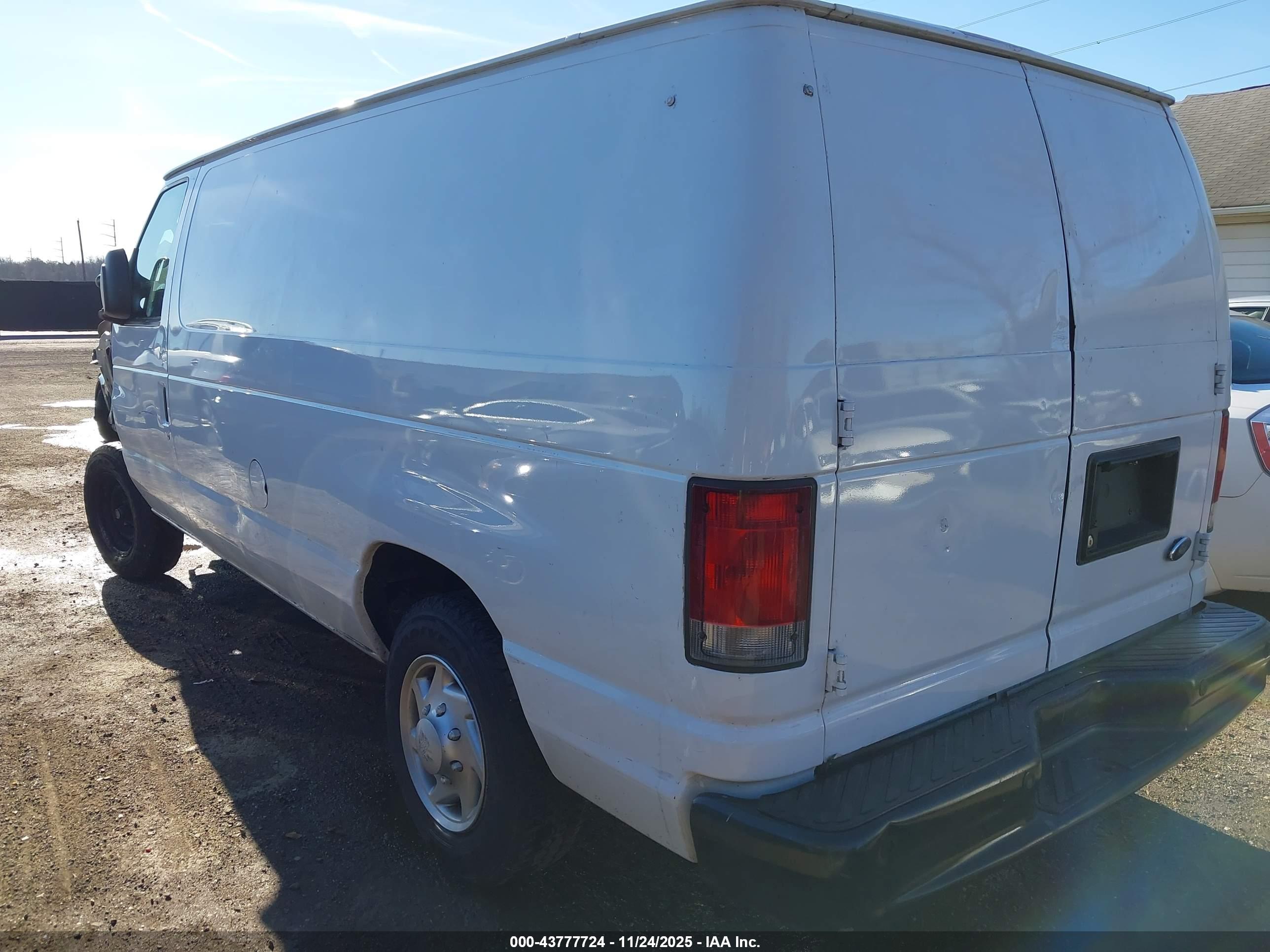 FORD E-150 image 3