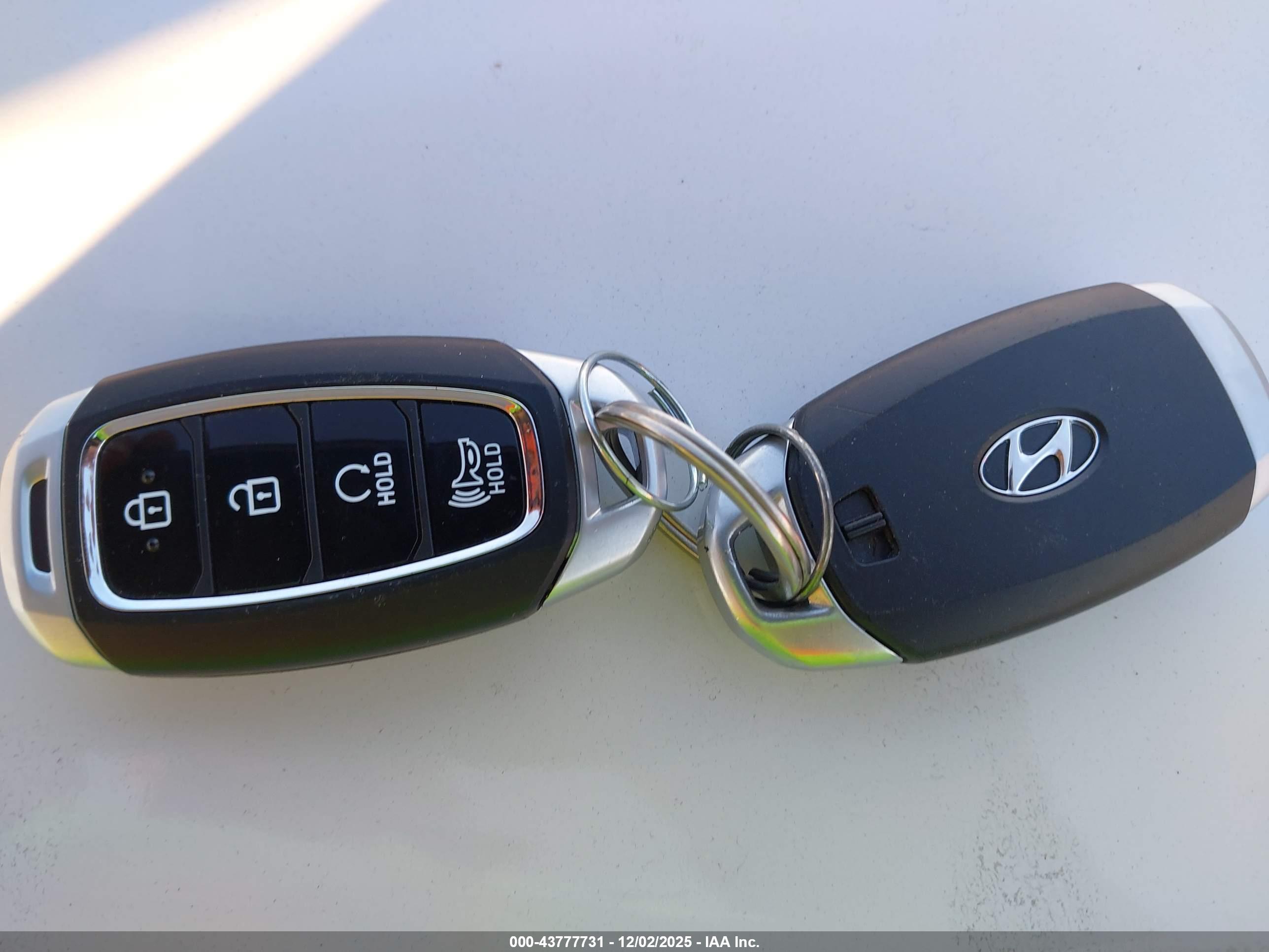 HYUNDAI VENUE image 11