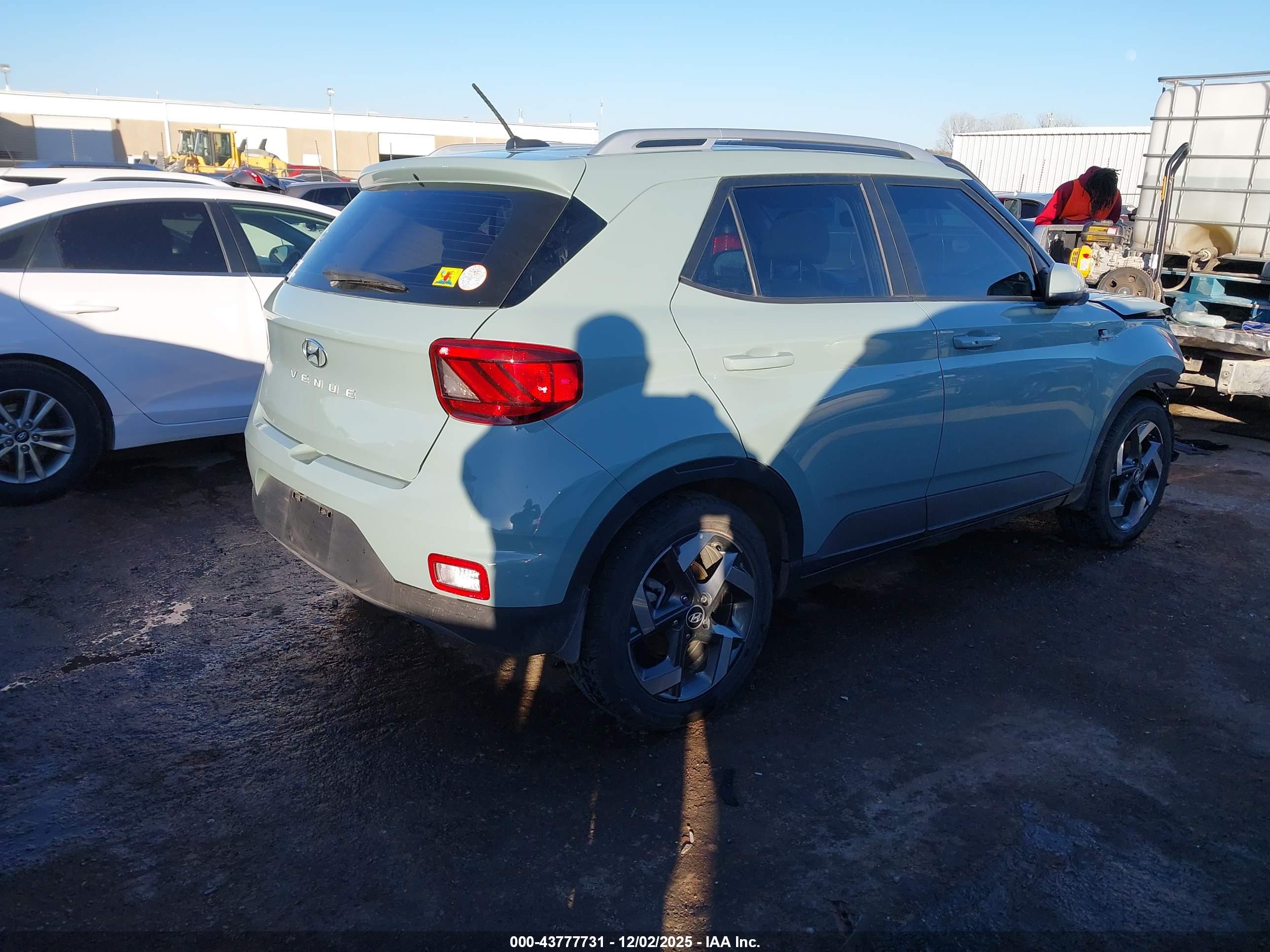 HYUNDAI VENUE image 4