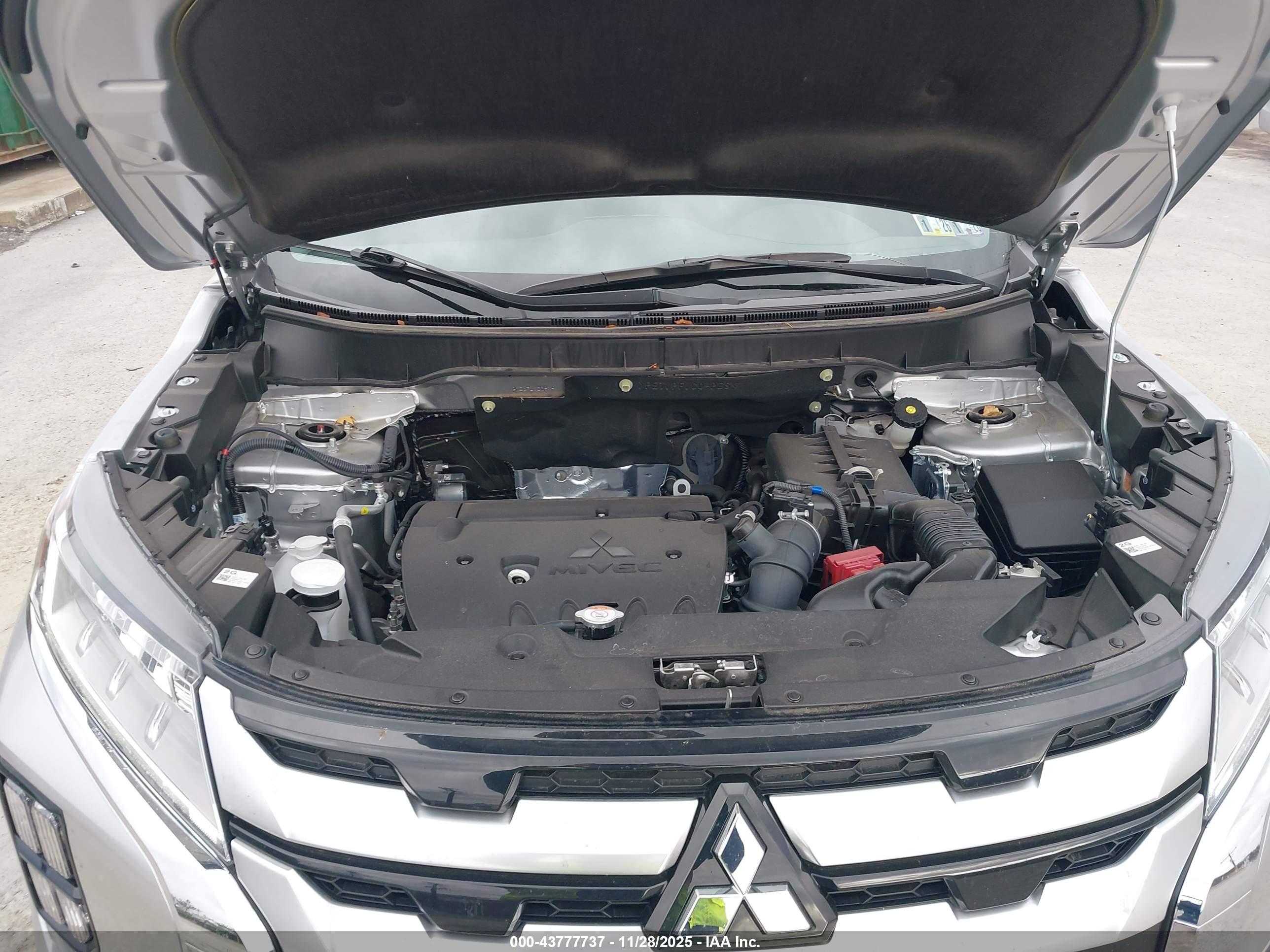 MITSUBISHI OUTLANDER image 10