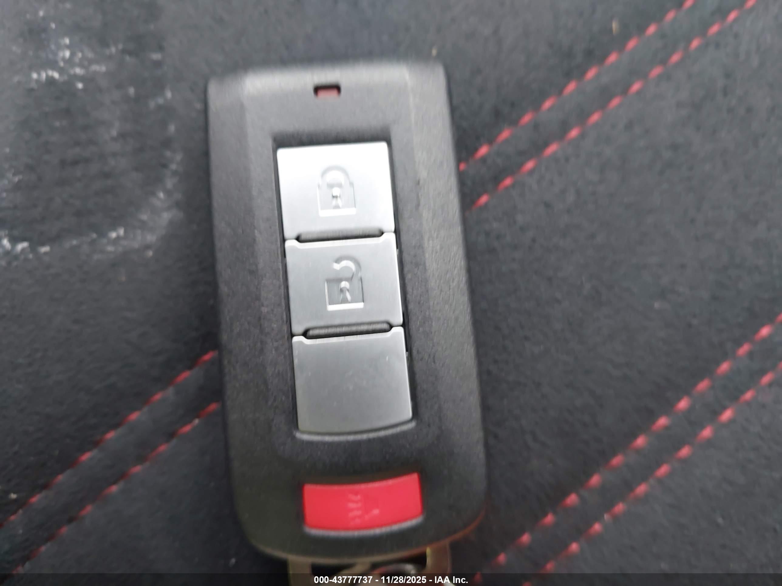 MITSUBISHI OUTLANDER image 11