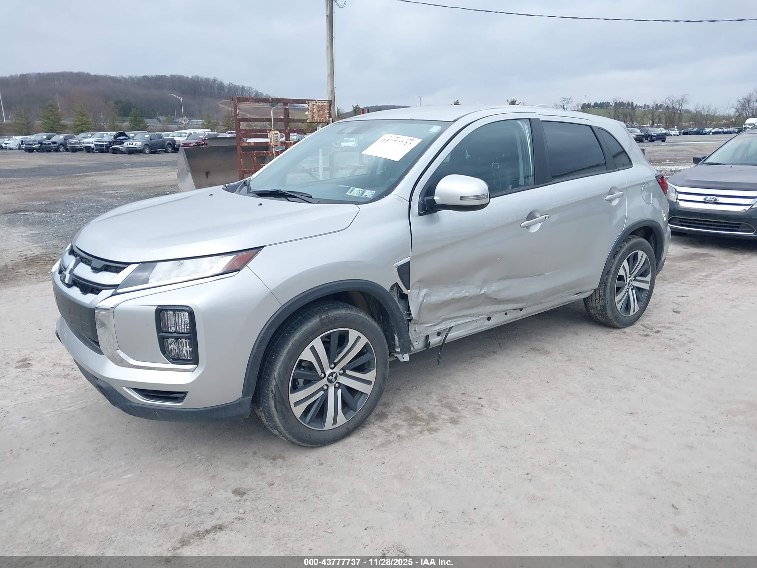 MITSUBISHI OUTLANDER image 2