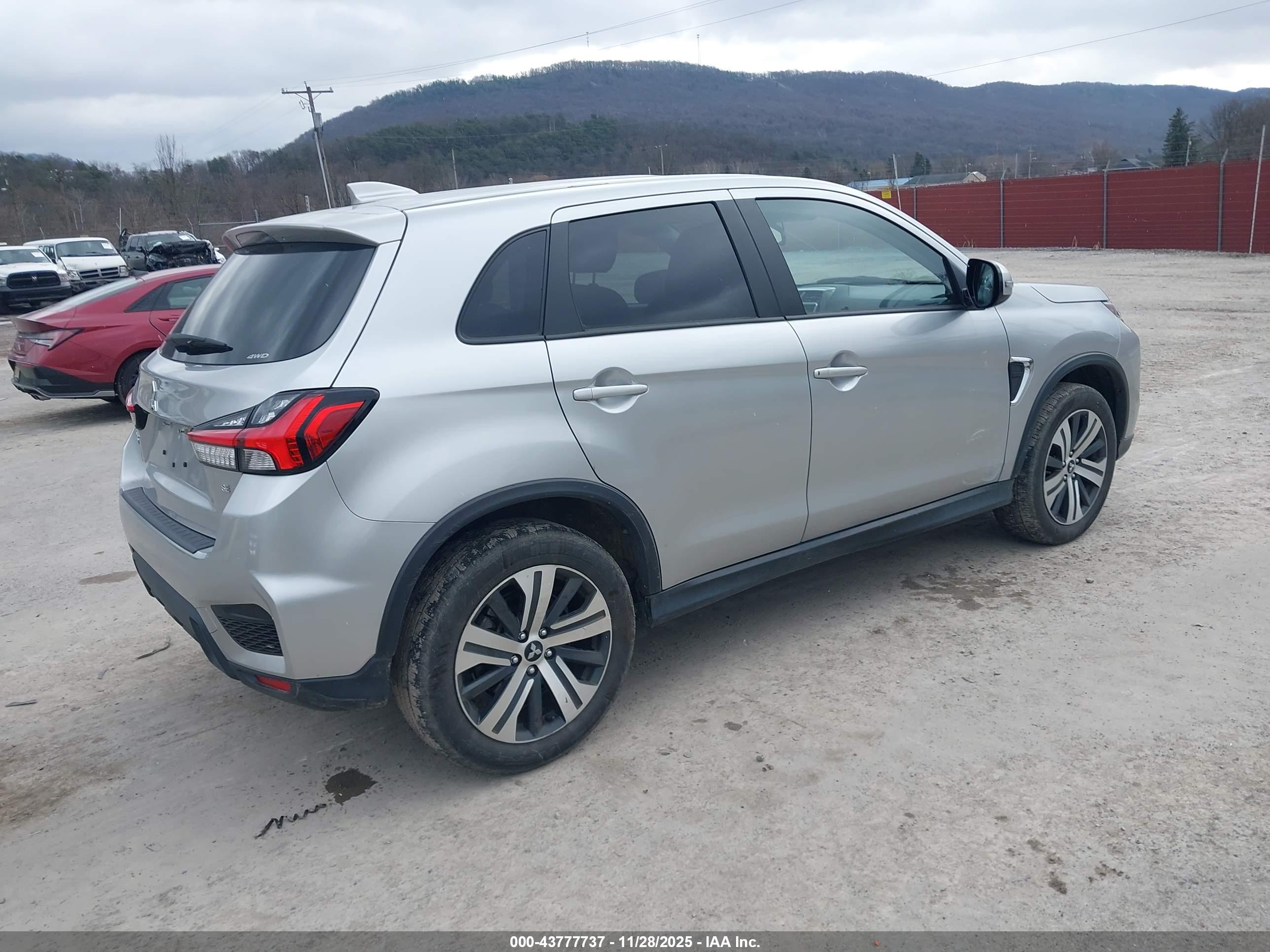 MITSUBISHI OUTLANDER image 4