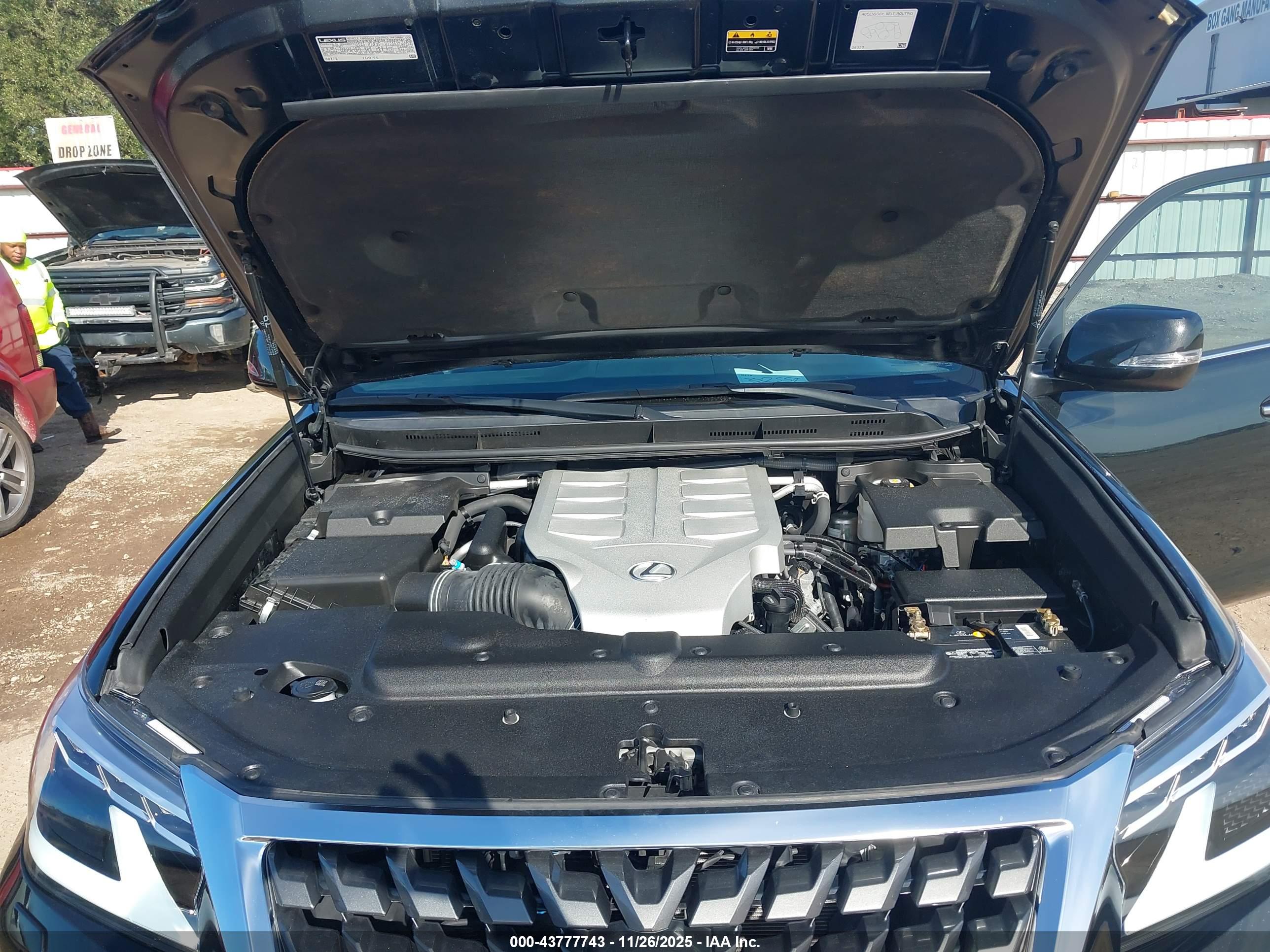 LEXUS GX image 10