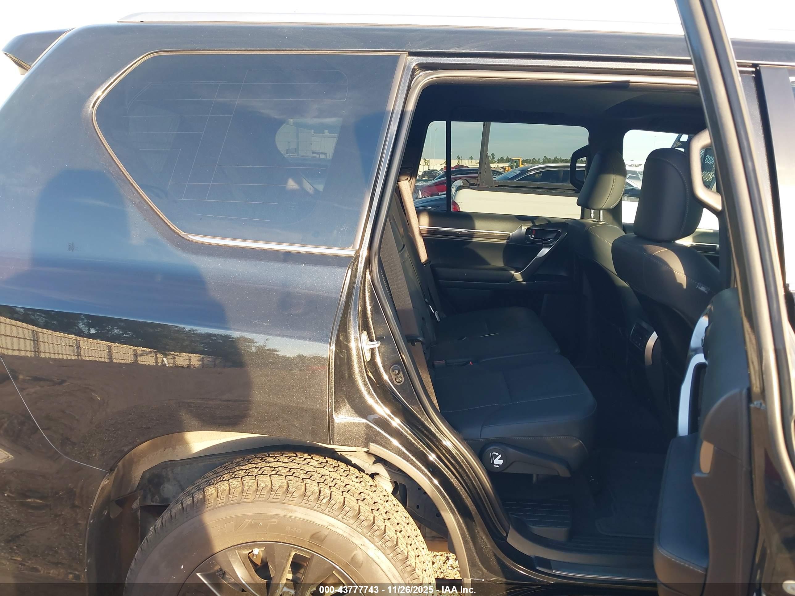 LEXUS GX image 8