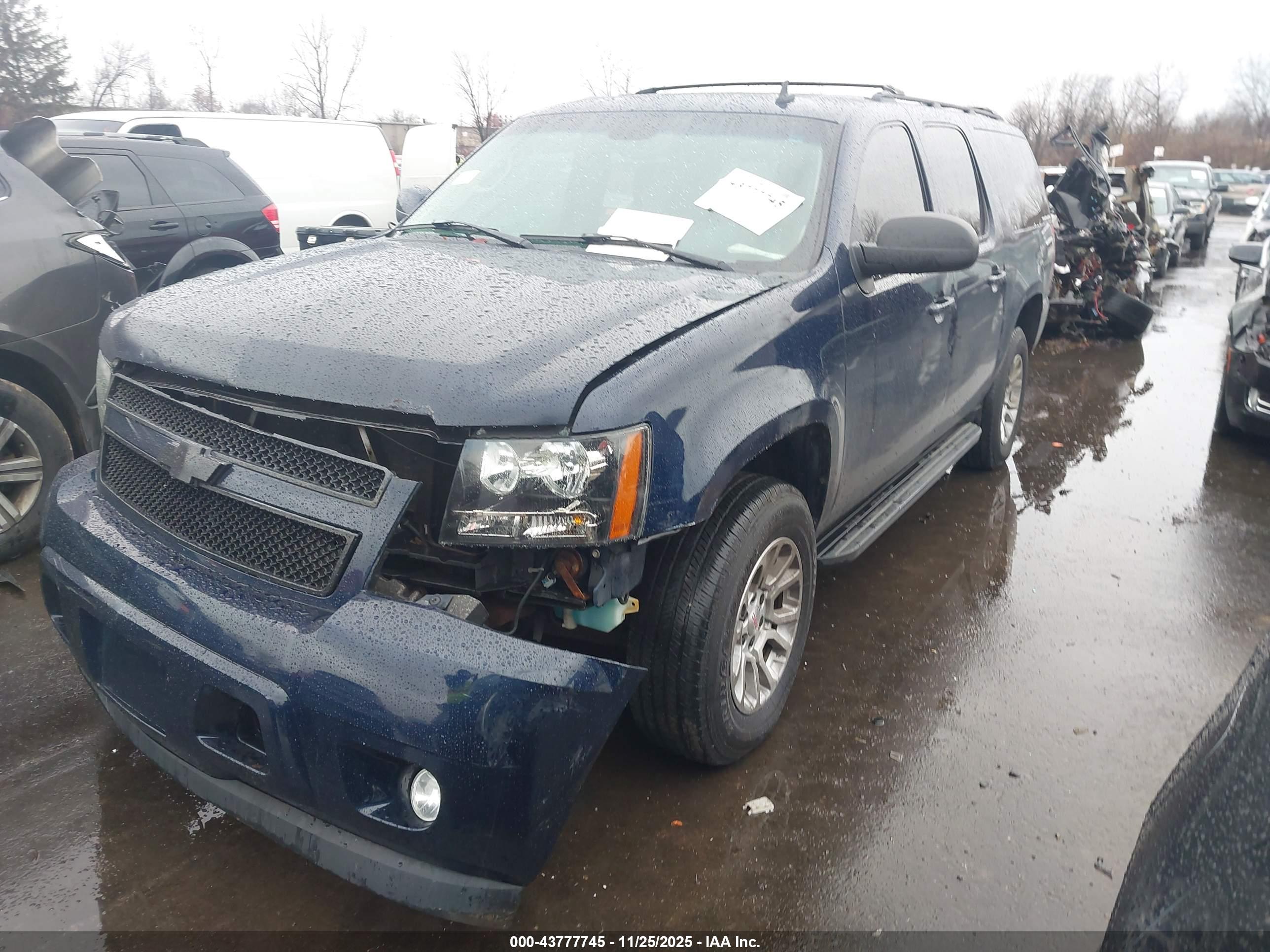 CHEVROLET SUBURBAN image 2
