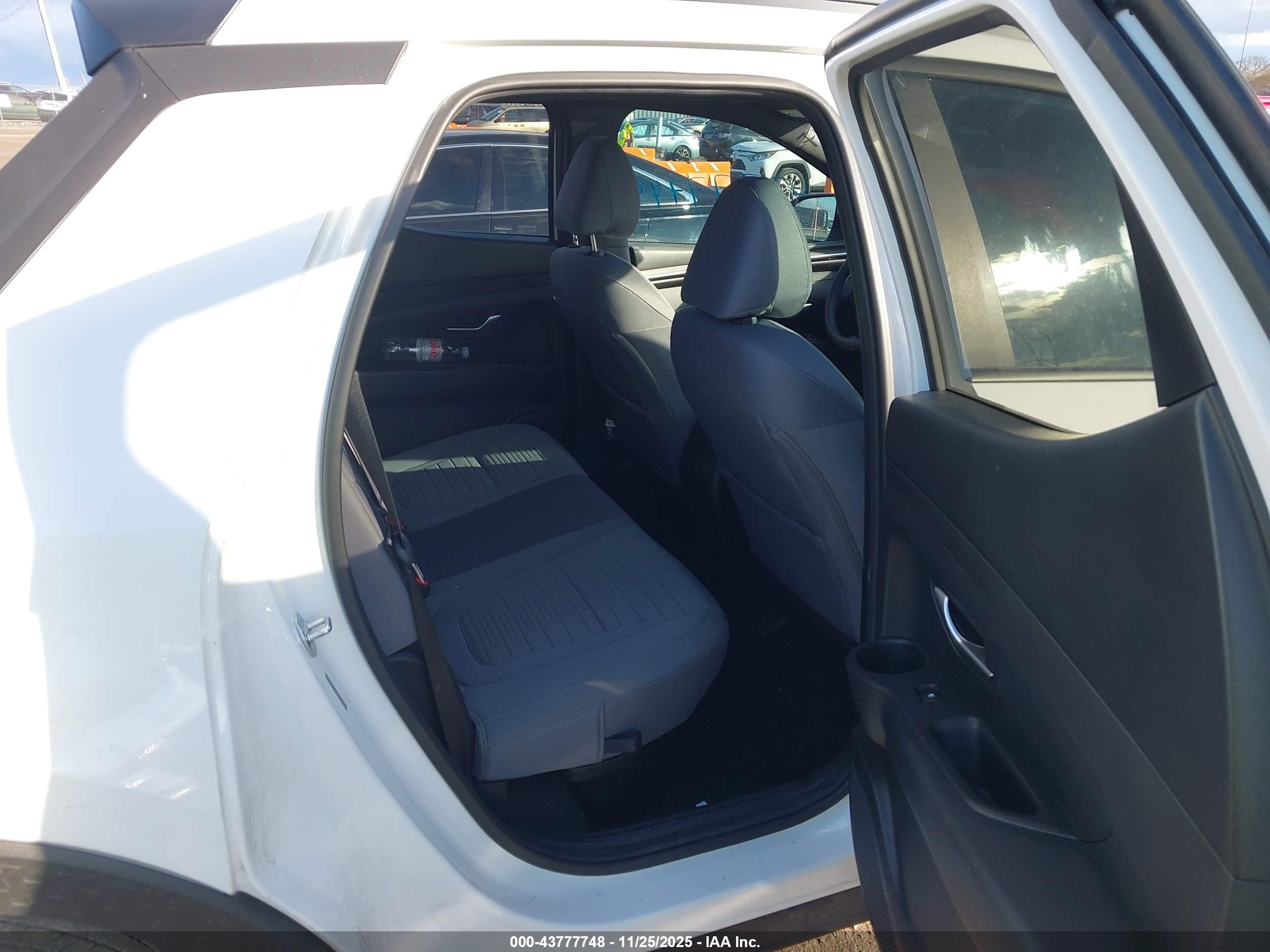 HYUNDAI SANTA image 8