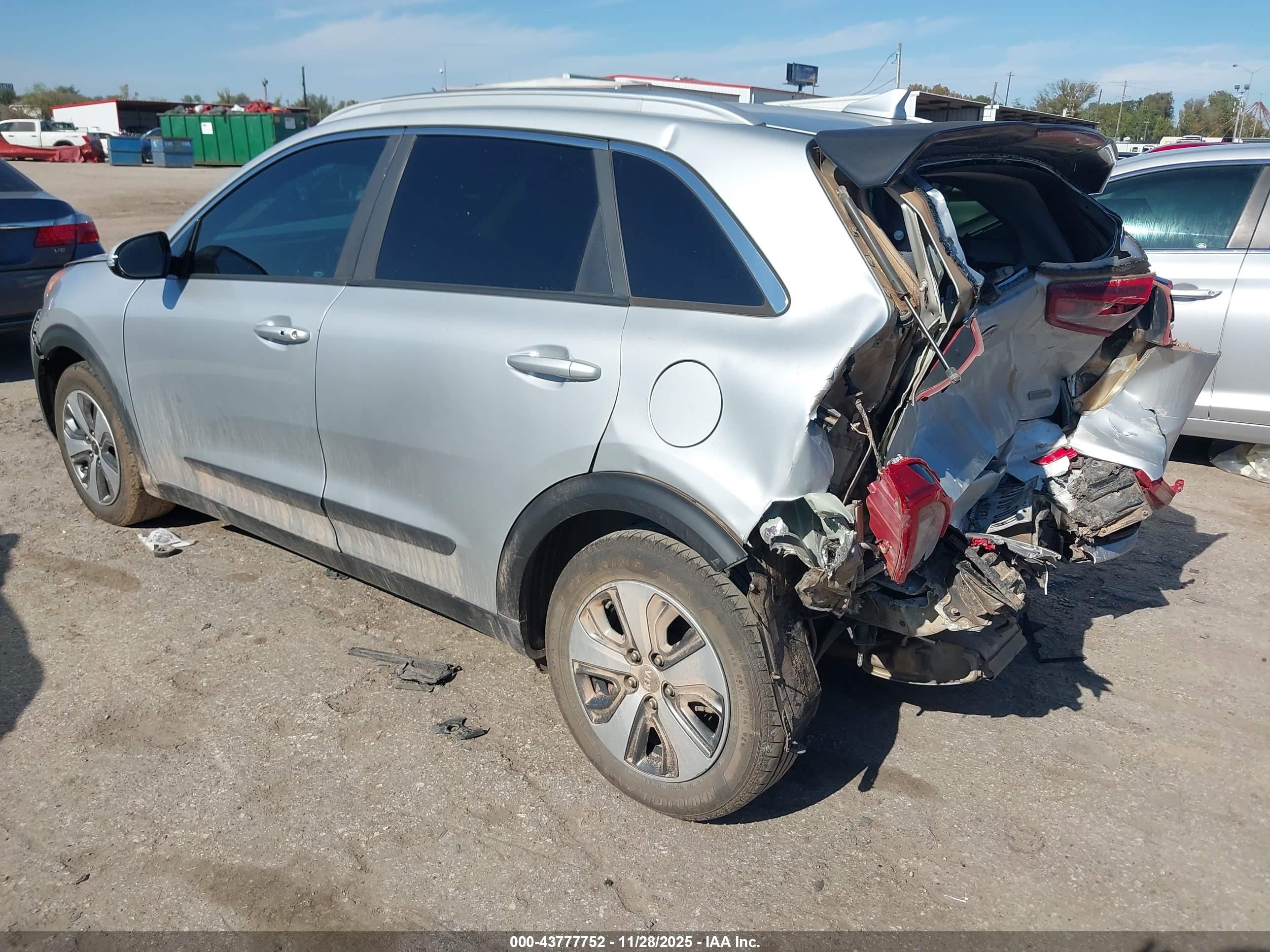 KIA NIRO image 3
