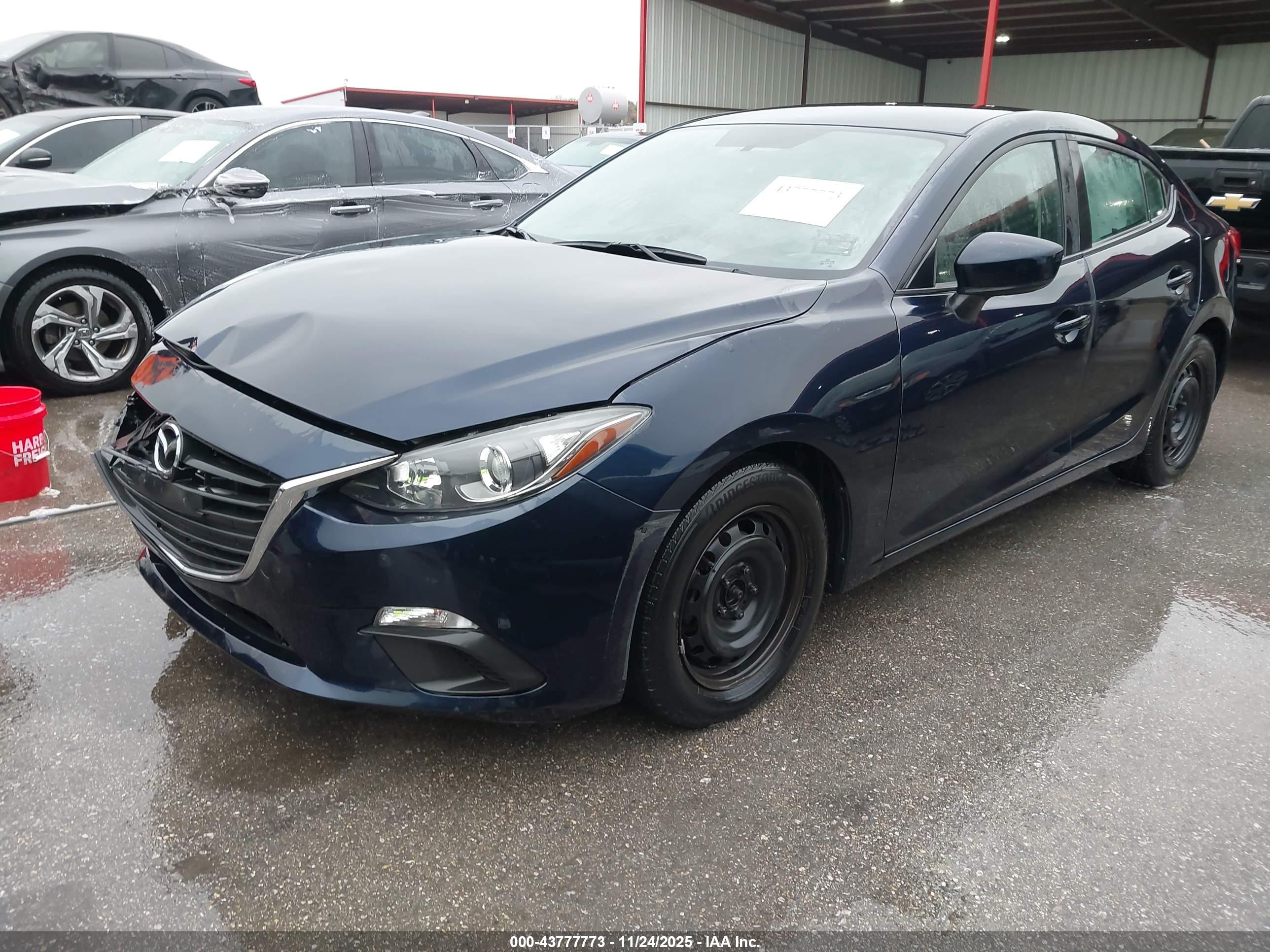 MAZDA MAZDA3 image 2