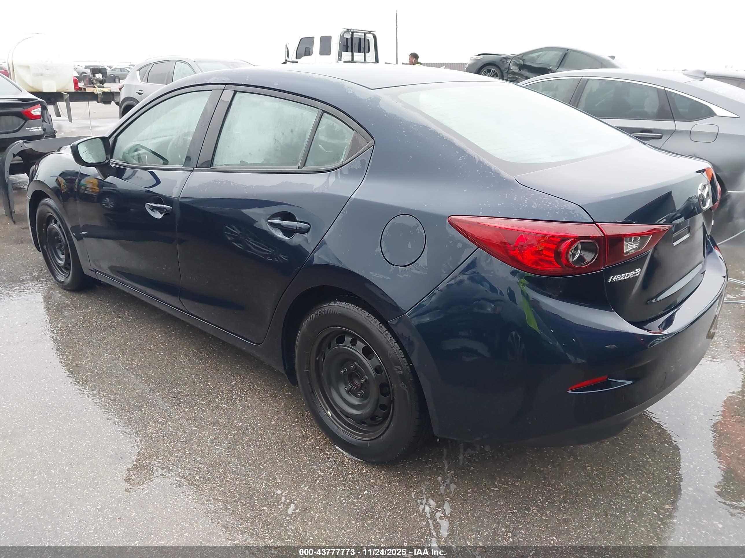 MAZDA MAZDA3 image 3