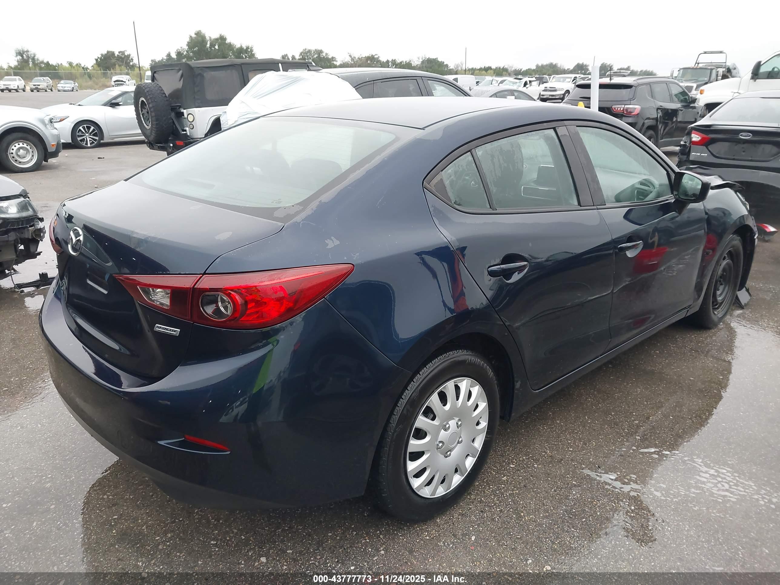 MAZDA MAZDA3 image 4