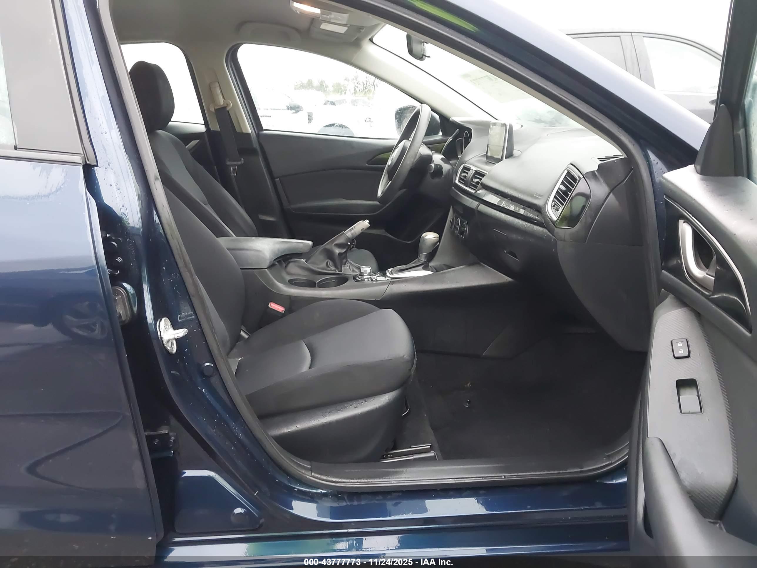 MAZDA MAZDA3 image 5