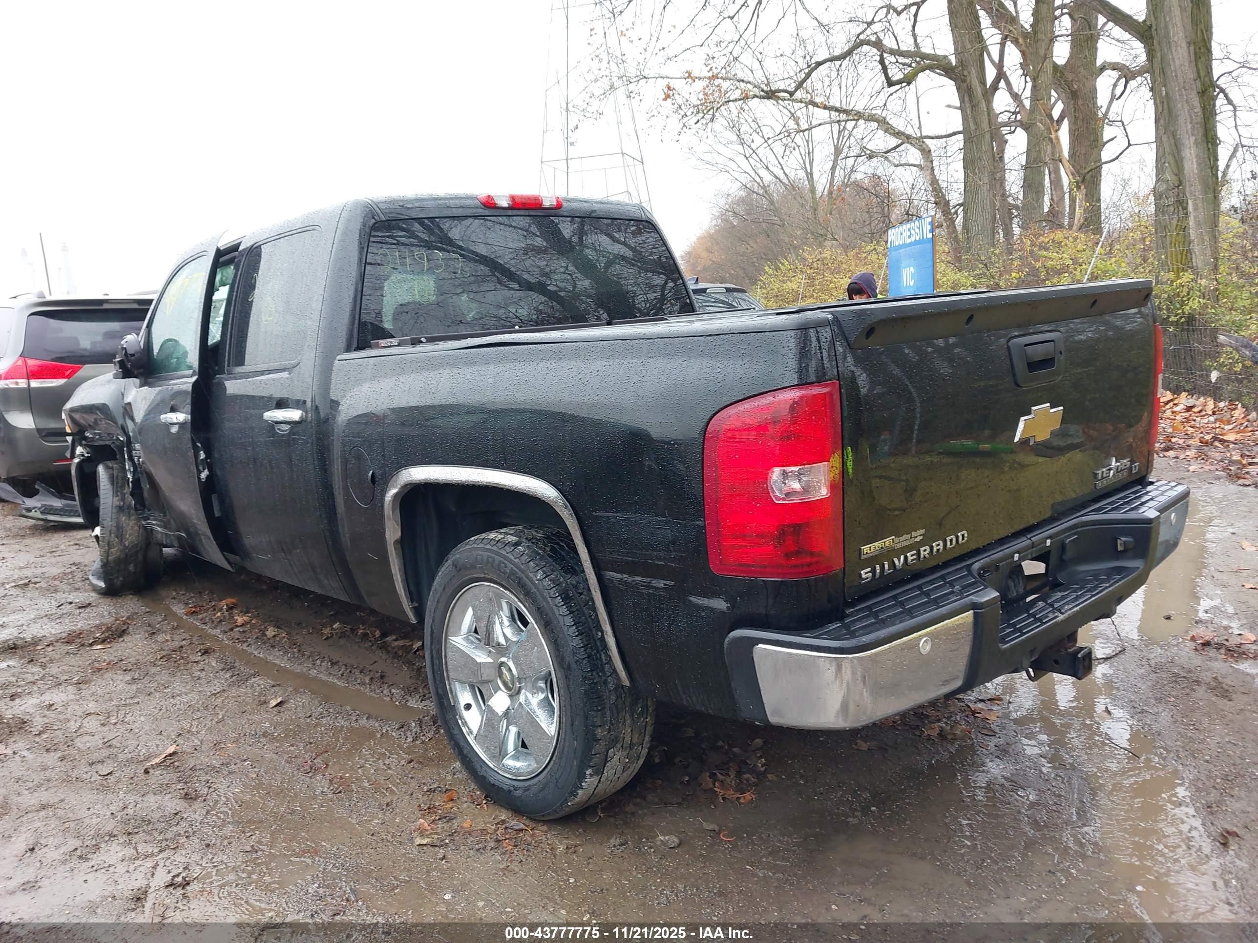 CHEVROLET SILVERADO image 3