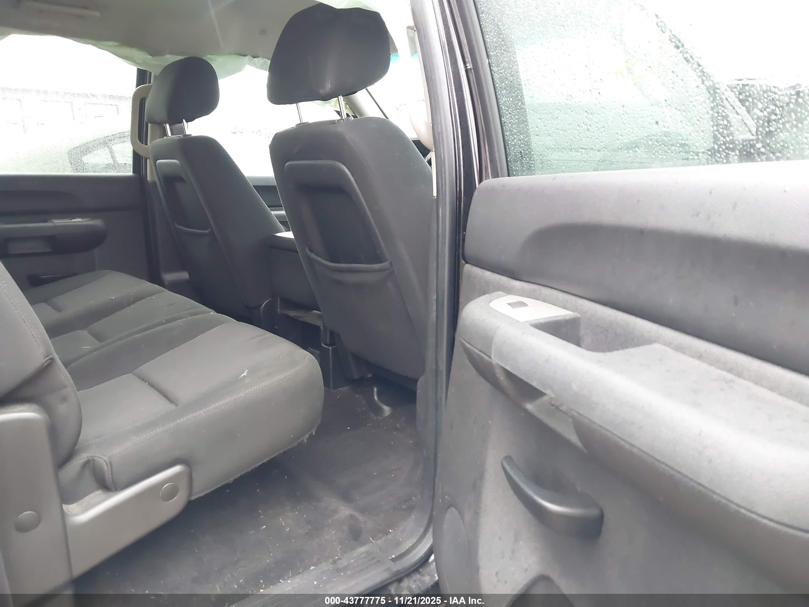 CHEVROLET SILVERADO image 8