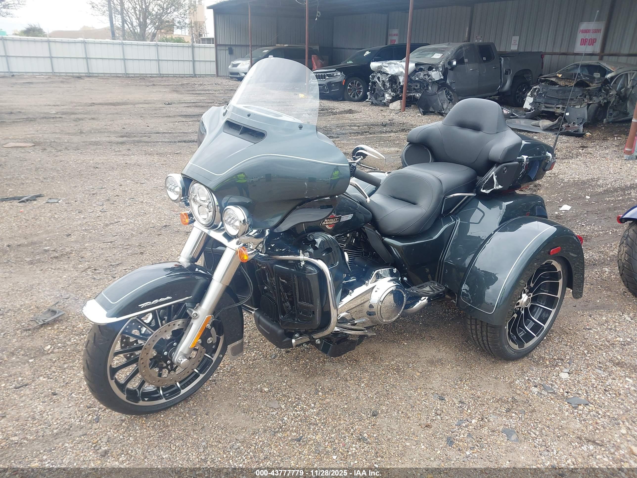 HARLEY-DAVIDSON FLHTCUTG image 2