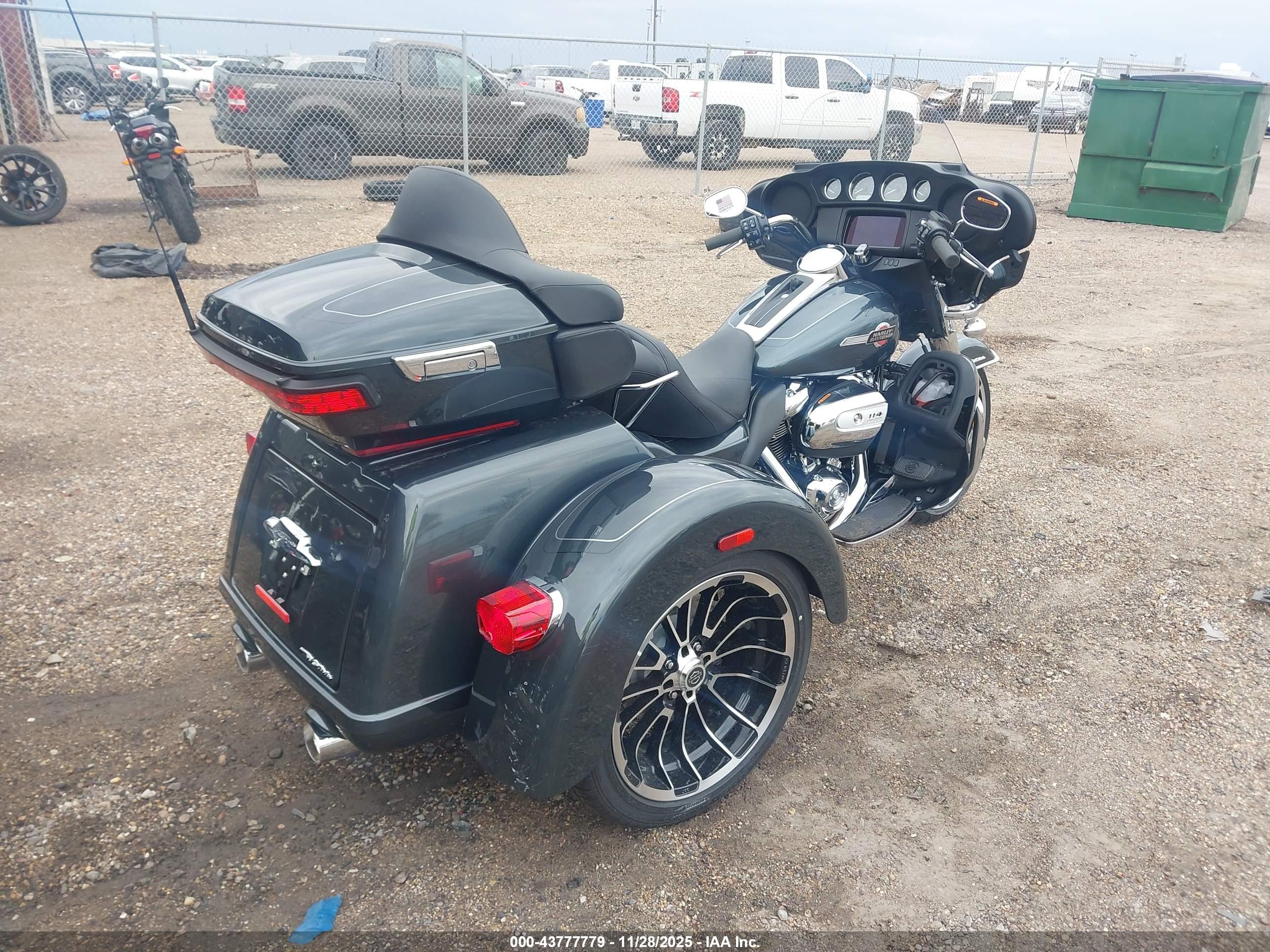 HARLEY-DAVIDSON FLHTCUTG image 4