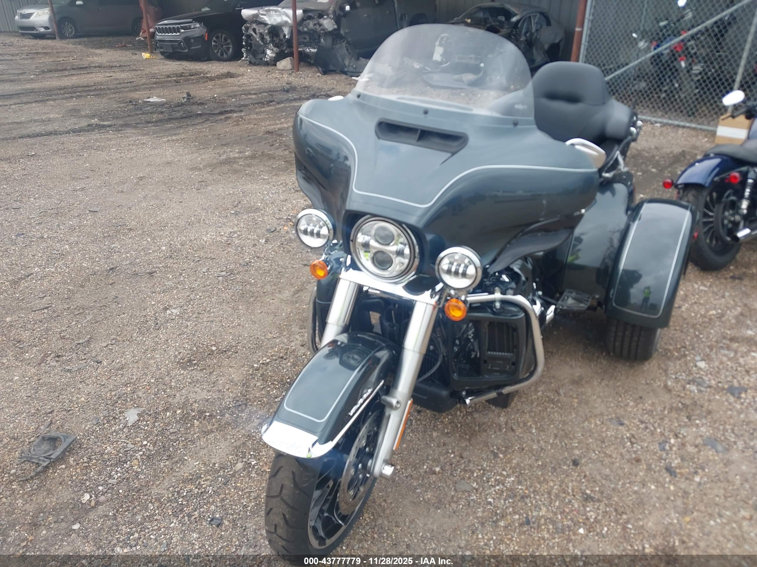 HARLEY-DAVIDSON FLHTCUTG image 5