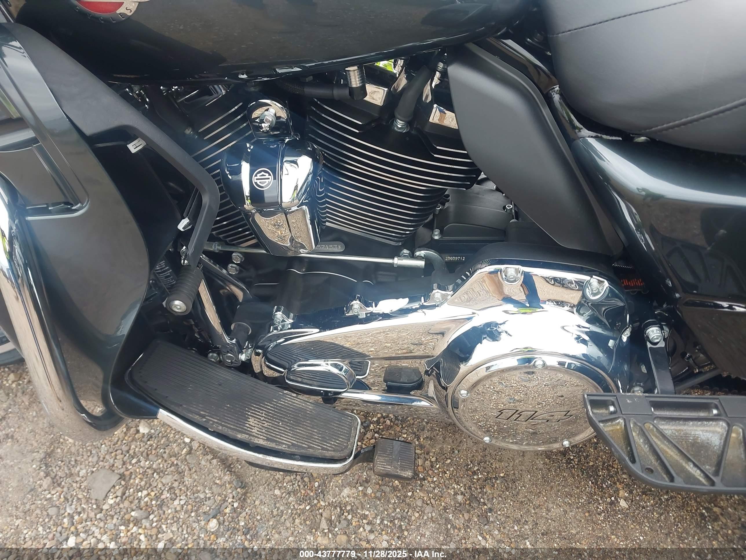 HARLEY-DAVIDSON FLHTCUTG image 9