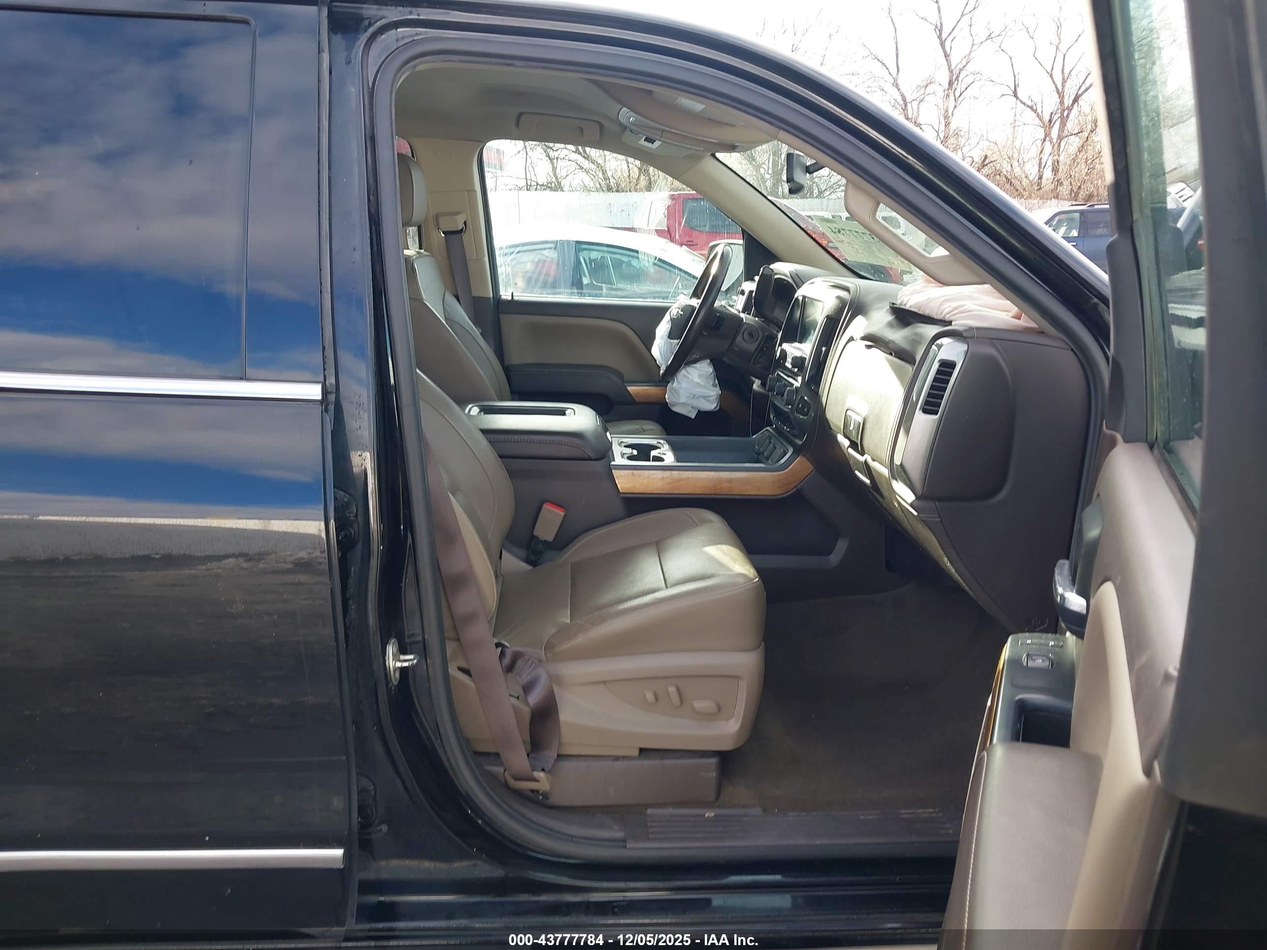 CHEVROLET SILVERADO image 5