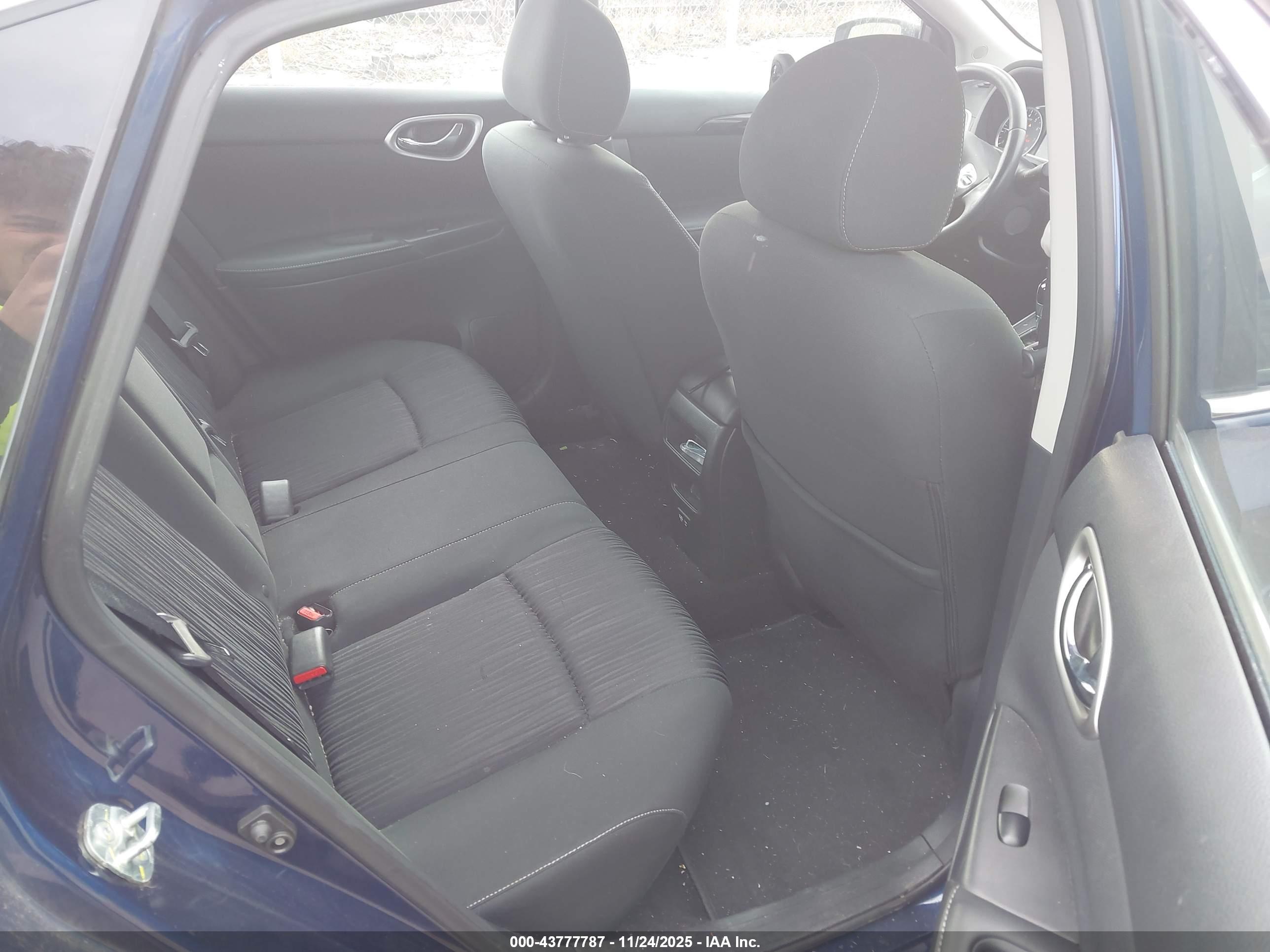 NISSAN SENTRA image 8