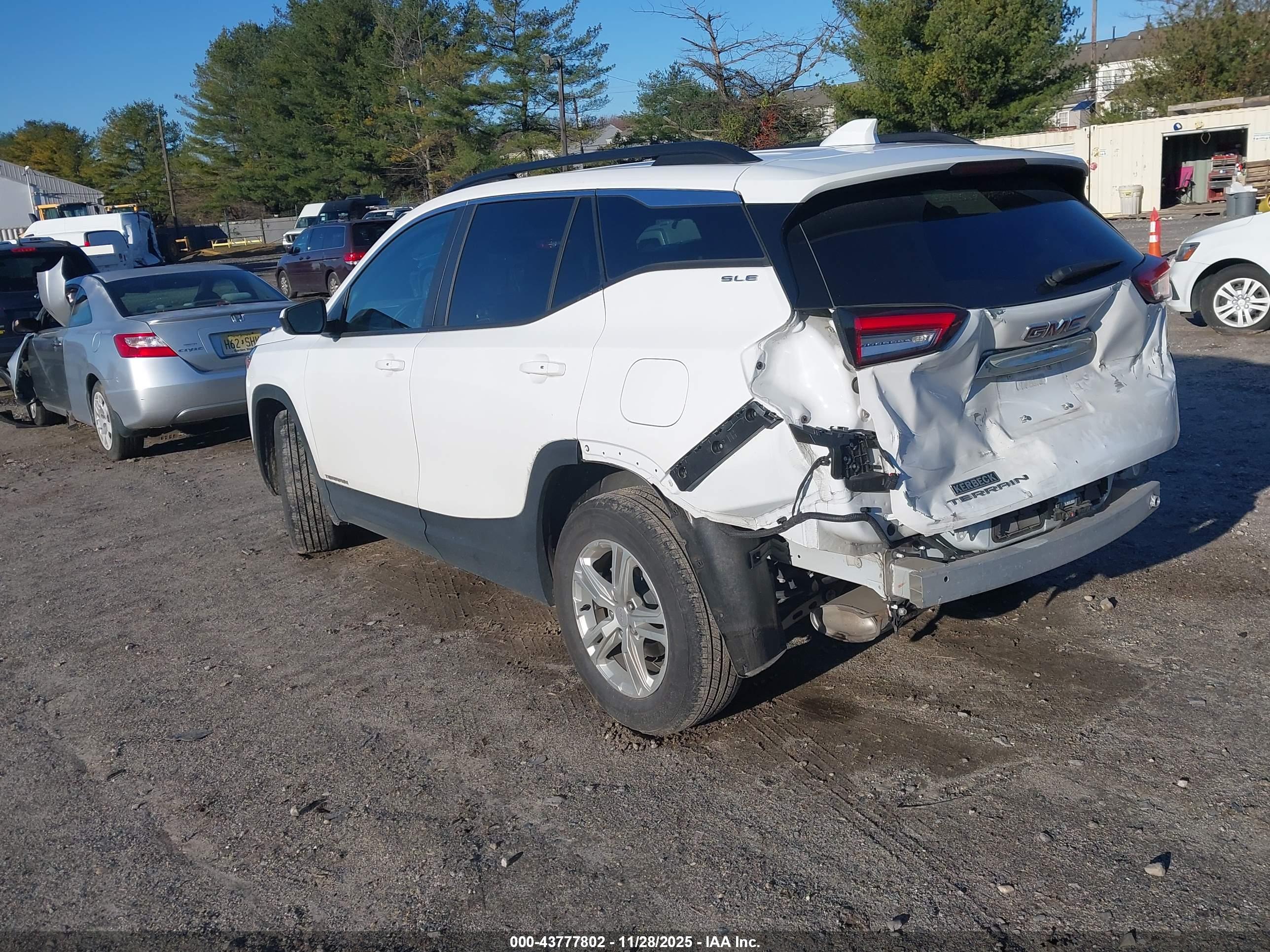 GMC TERRAIN image 3