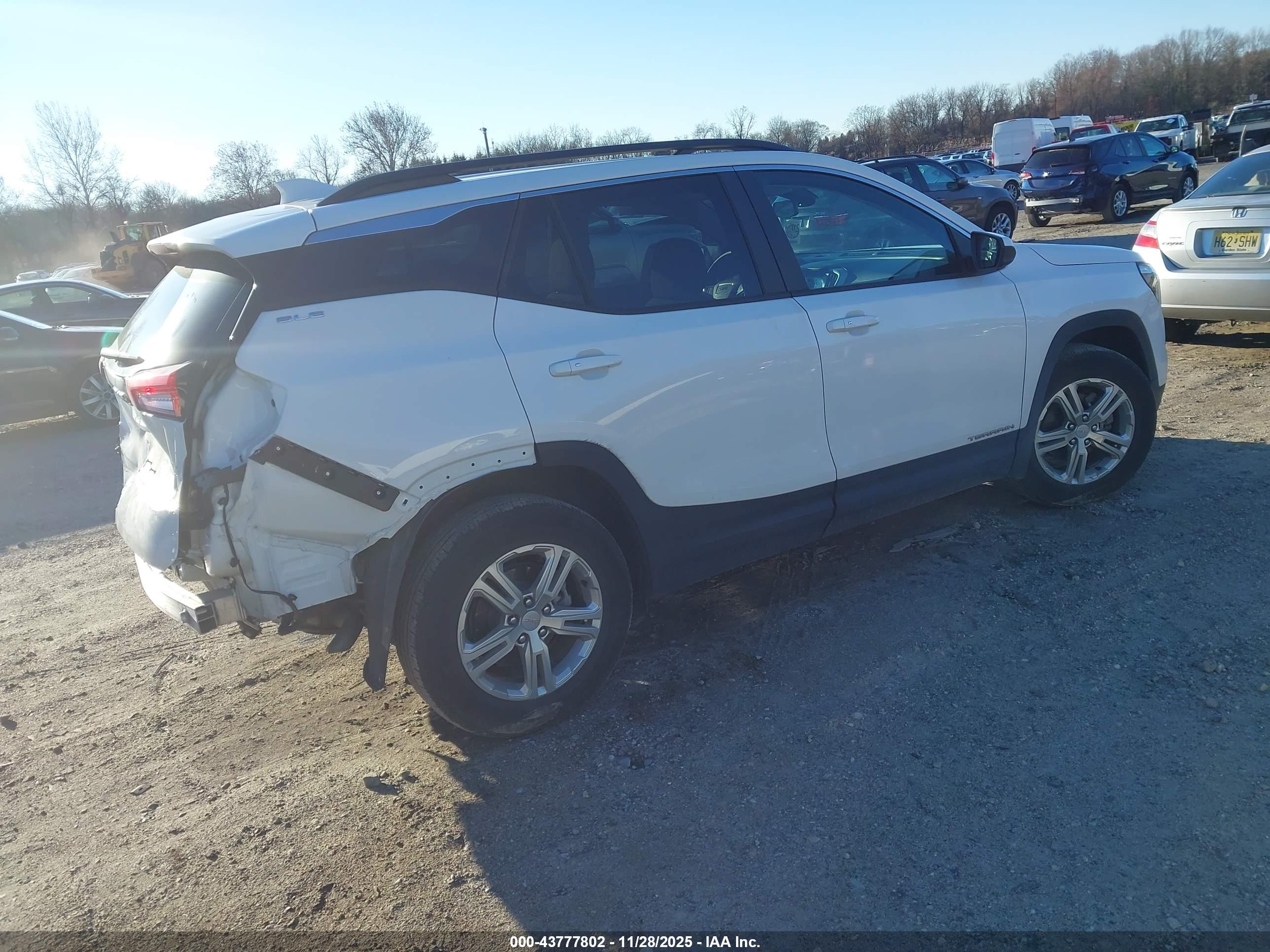 GMC TERRAIN image 4
