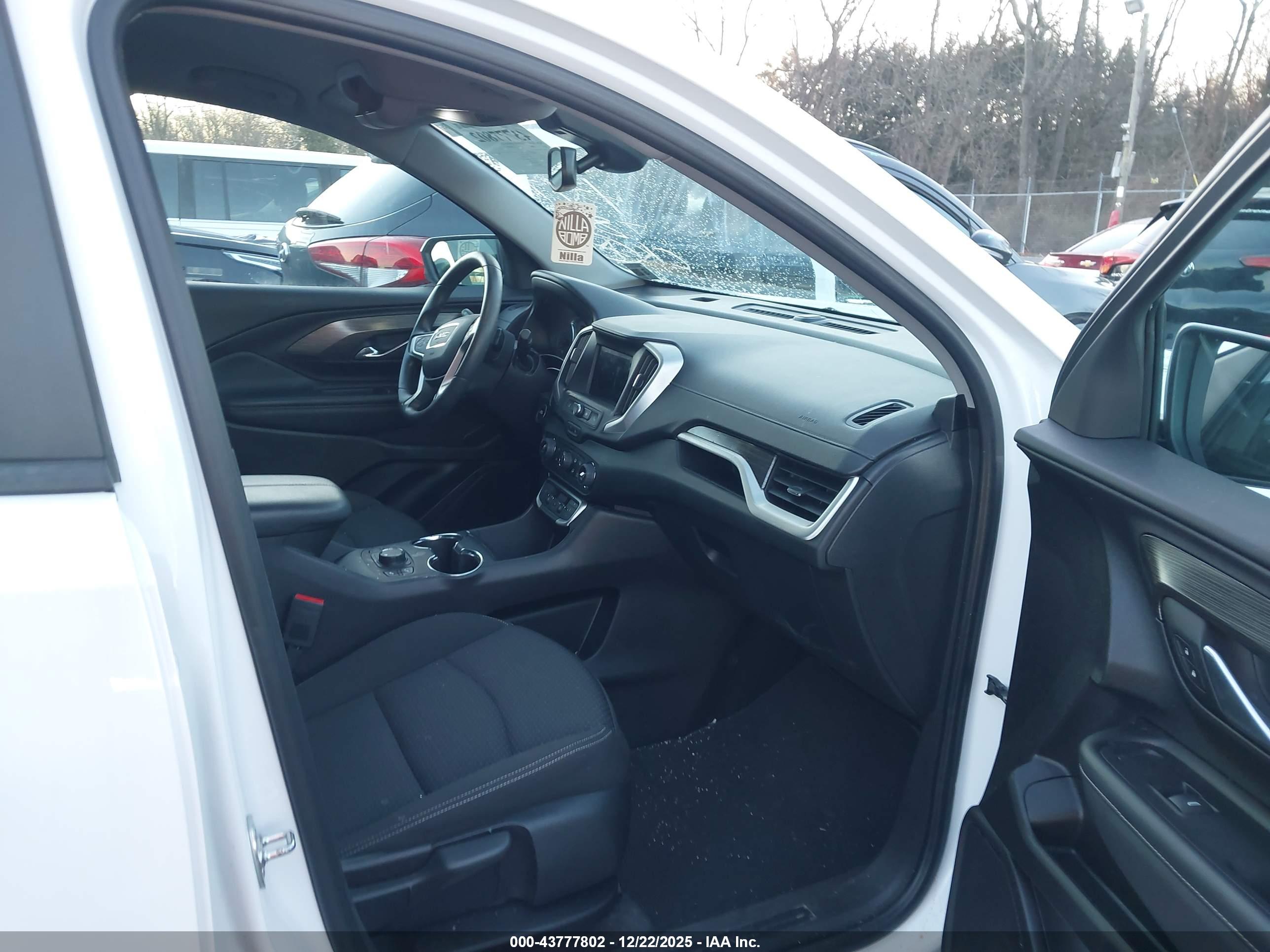 GMC TERRAIN image 5