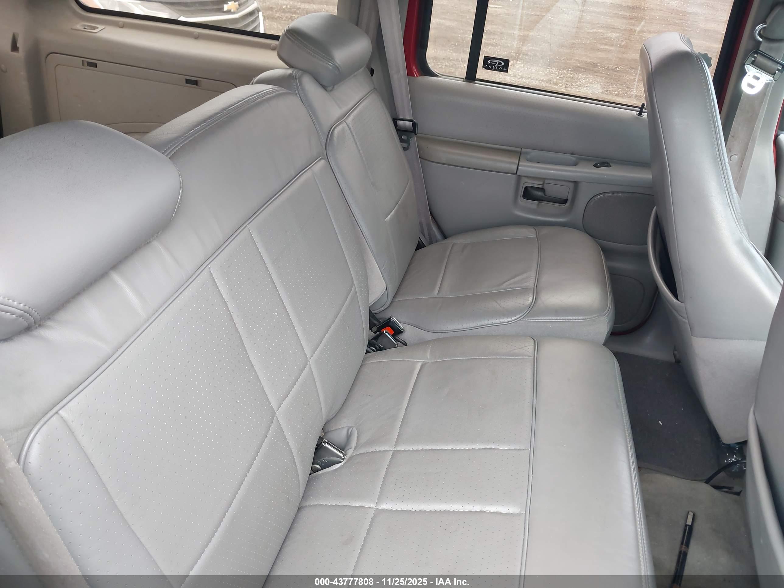 MERCURY MOUNTAINEER image 8