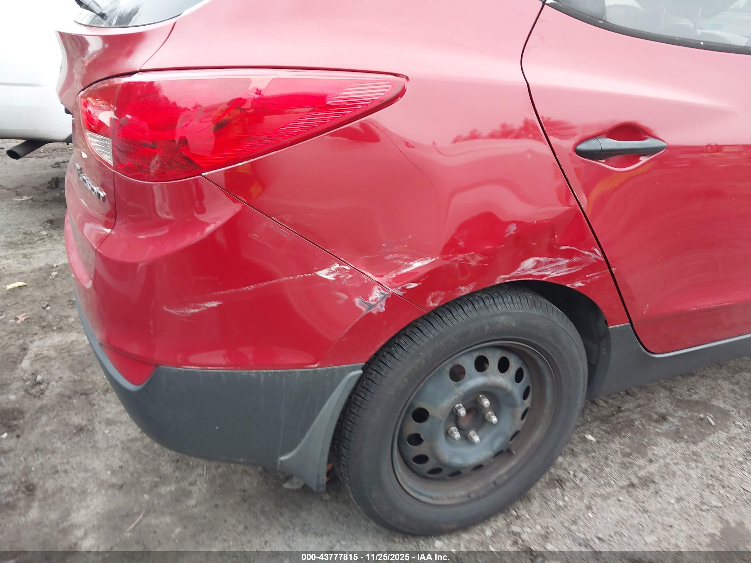 HYUNDAI TUCSON image 6